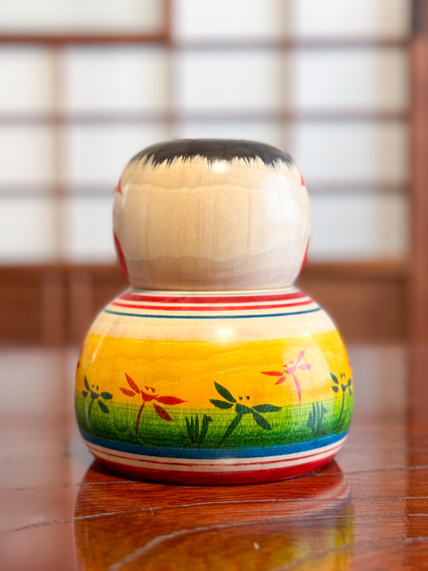 Kokeshi Traditionnelle de Niiyama Jin aux motifs libellules - tête mobile