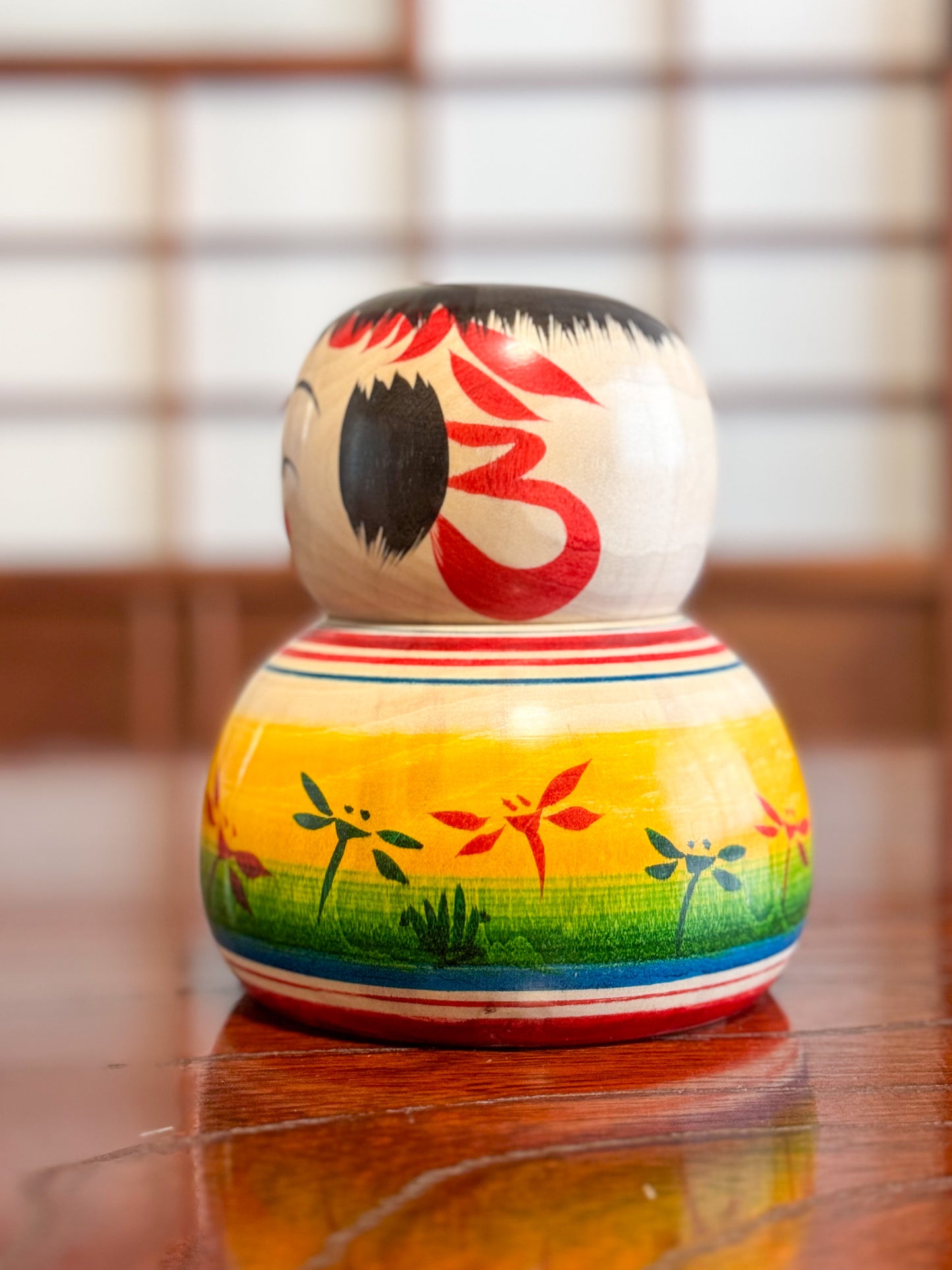 Kokeshi Traditionnelle de Niiyama Jin aux motifs libellules - tête mobile