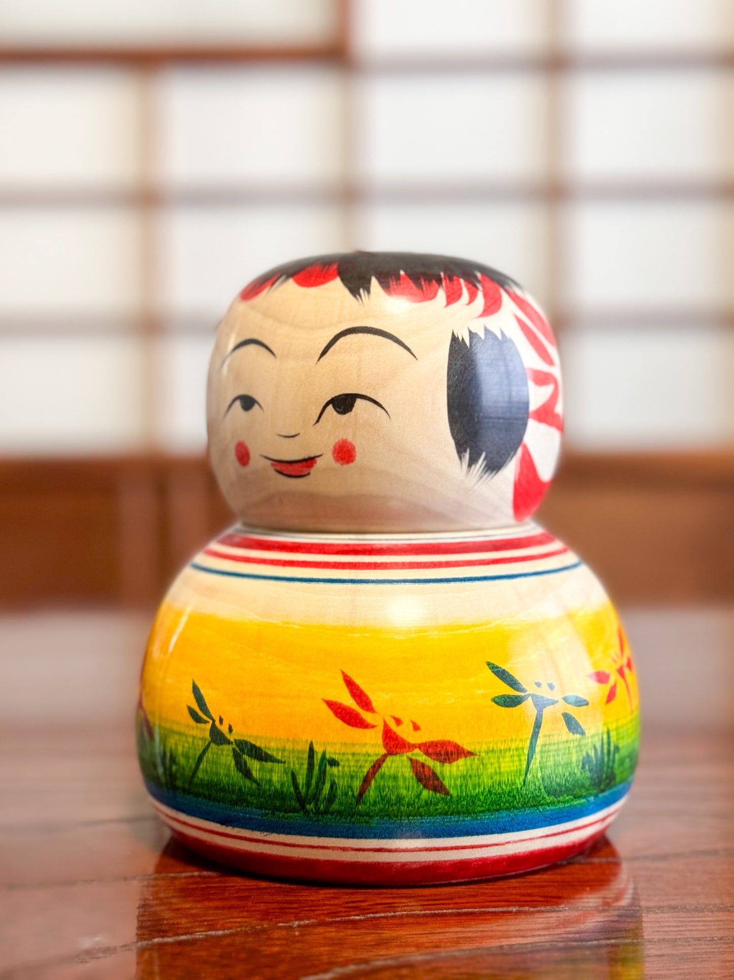 Kokeshi Traditionnelle de Niiyama Jin aux motifs libellules - tête mobile