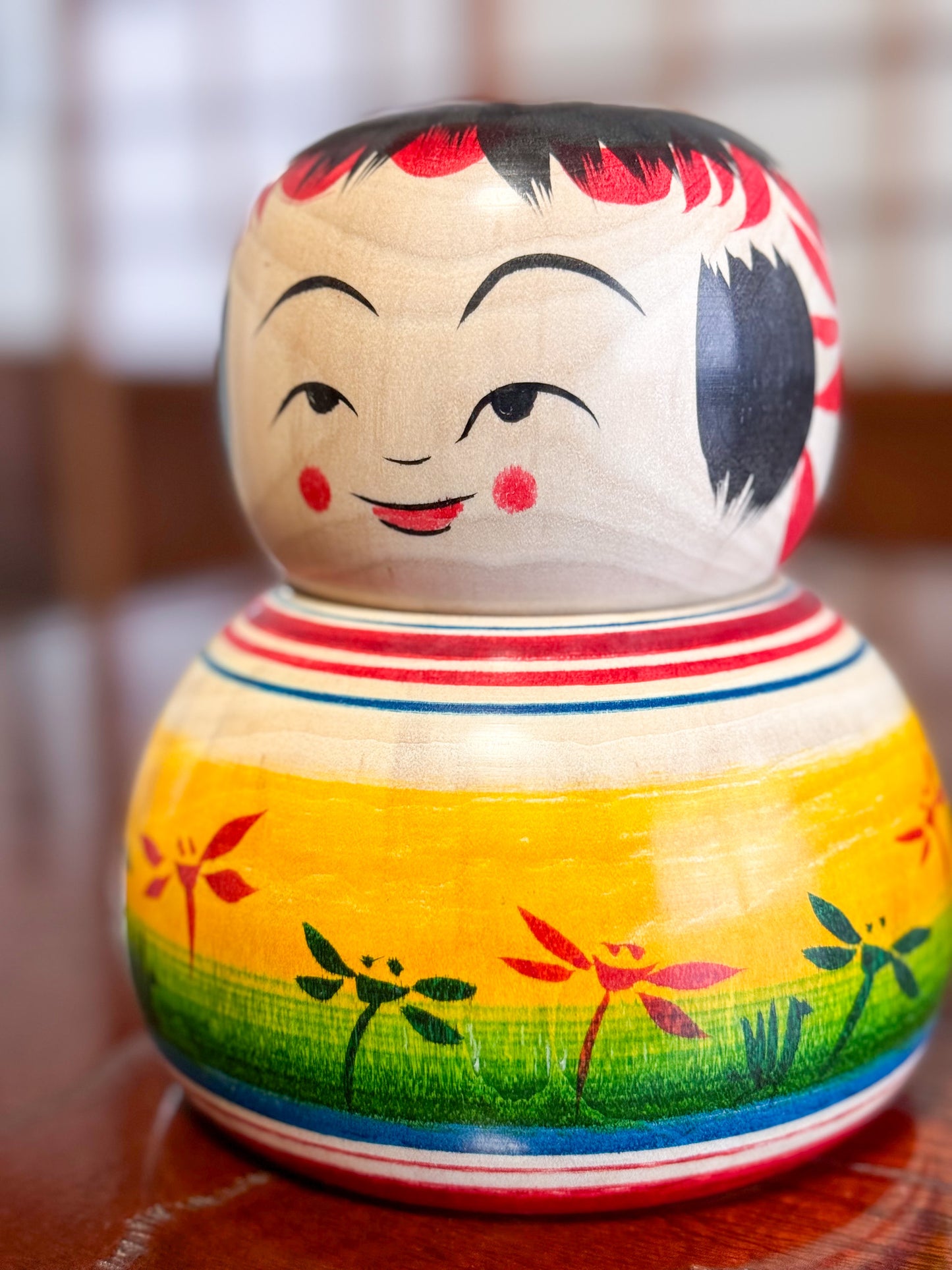 Kokeshi Traditionnelle de Niiyama Jin aux motifs libellules - tête mobile