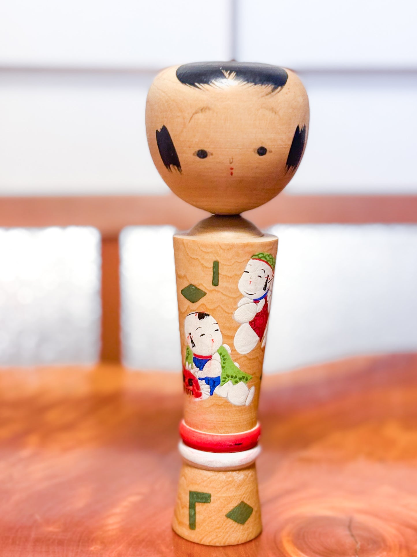 kokeshi japonaise vintage décorée avec enfants style gosho