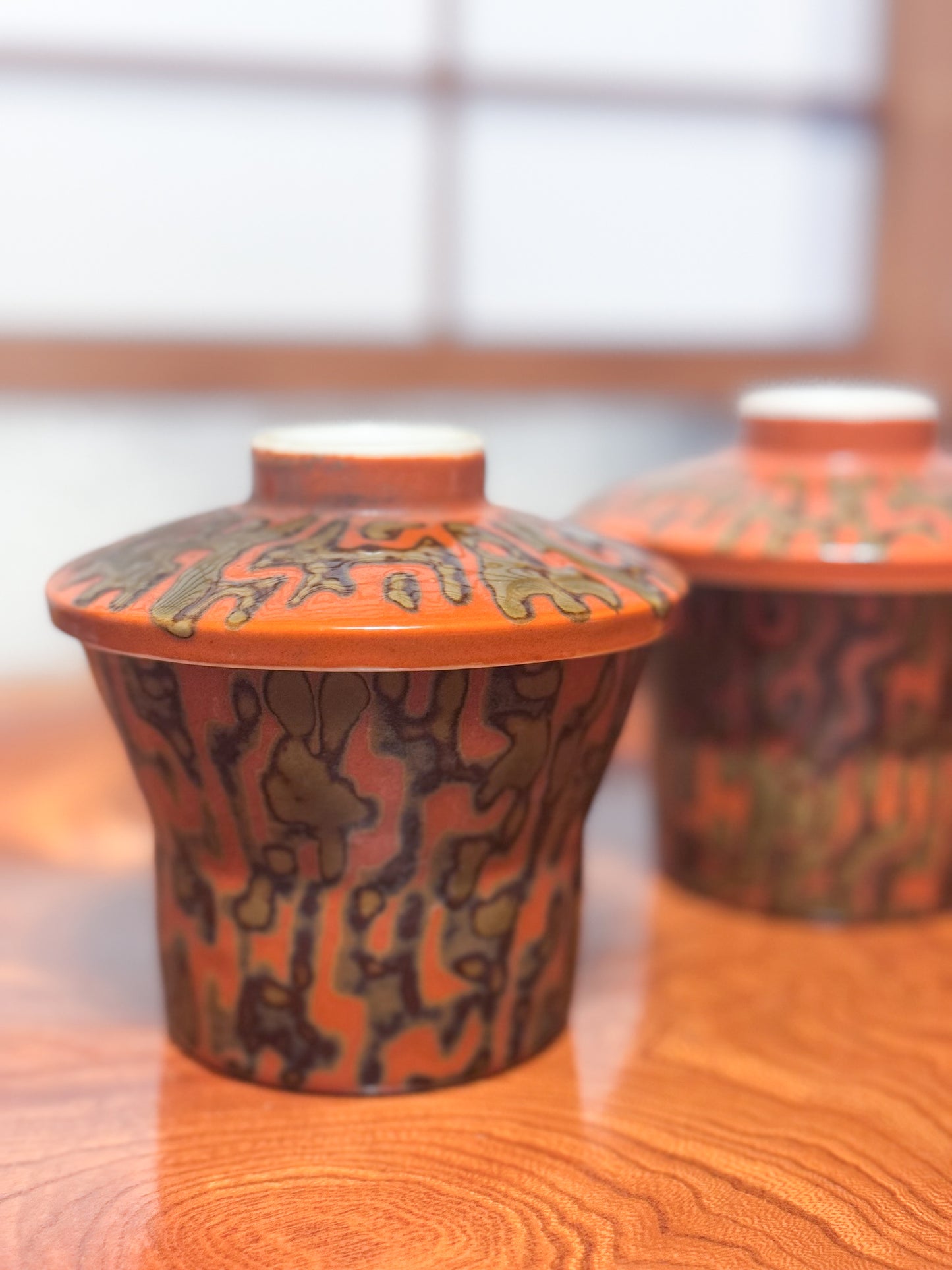 Céramique japonaise, Ensemble de deux tasses à thé avec couvercle
