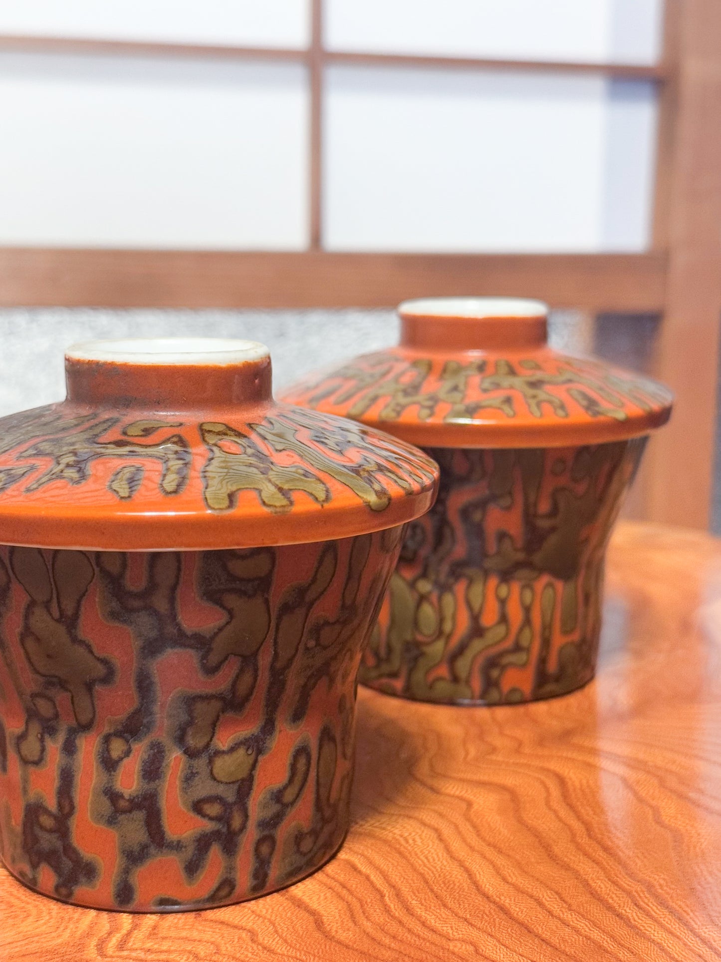 Céramique japonaise, Ensemble de deux tasses à thé avec couvercle