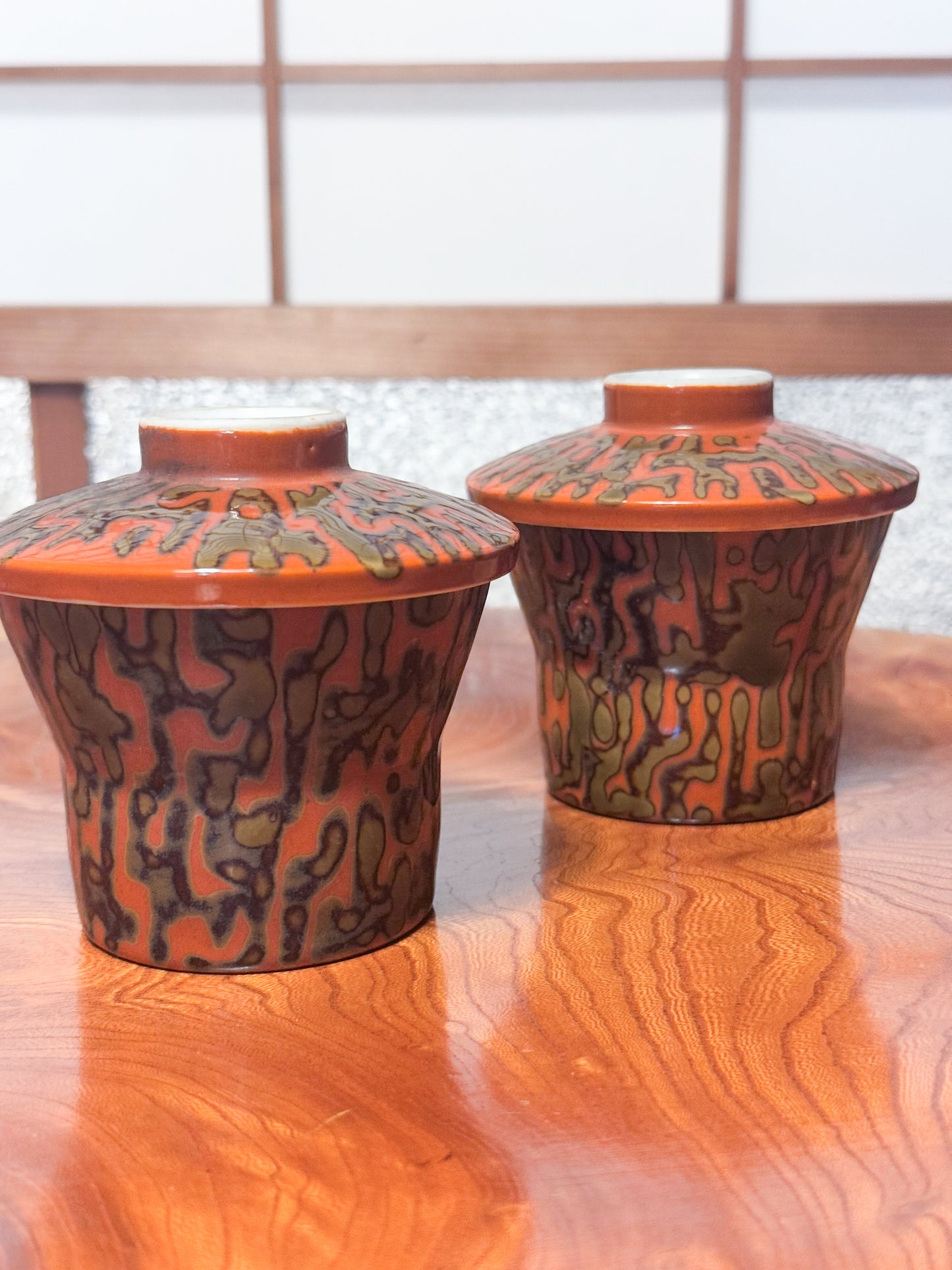 Céramique japonaise, Ensemble de deux tasses à thé avec couvercle
