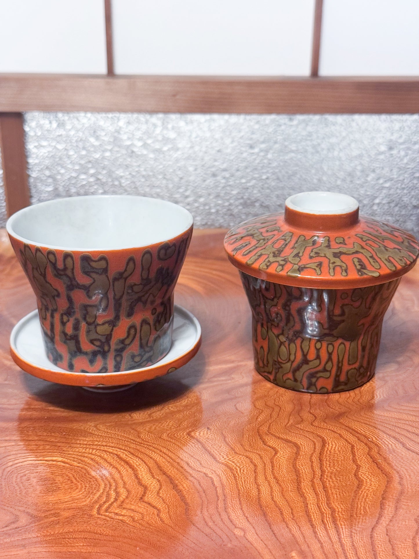 Céramique japonaise, Ensemble de deux tasses à thé avec couvercle