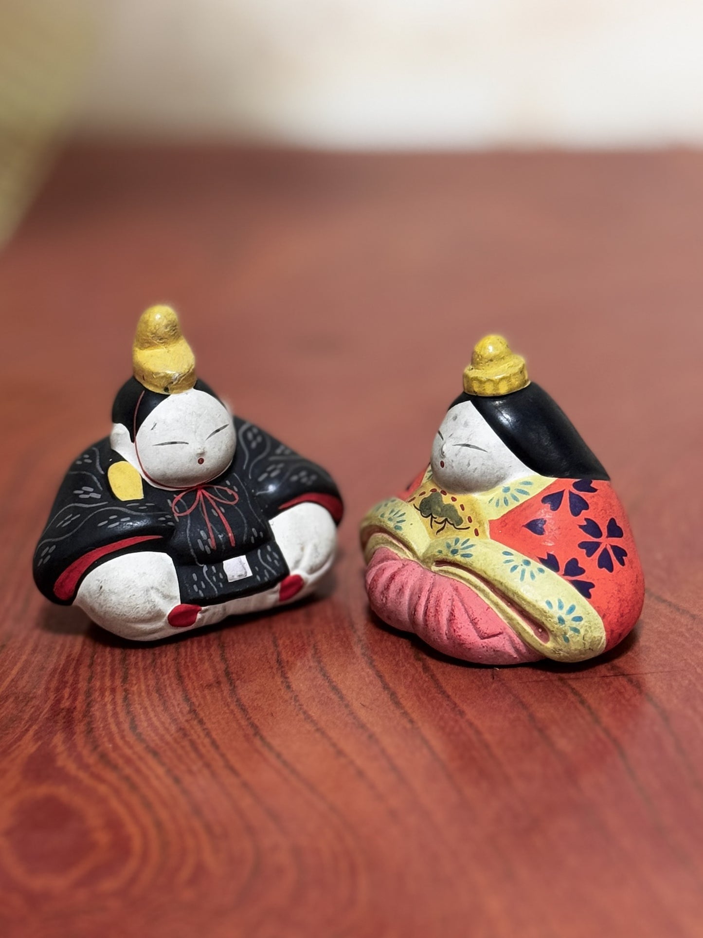 couple Empereur et impératrice Meiji pour le Hina Matsuri, se faisant face, en céramique