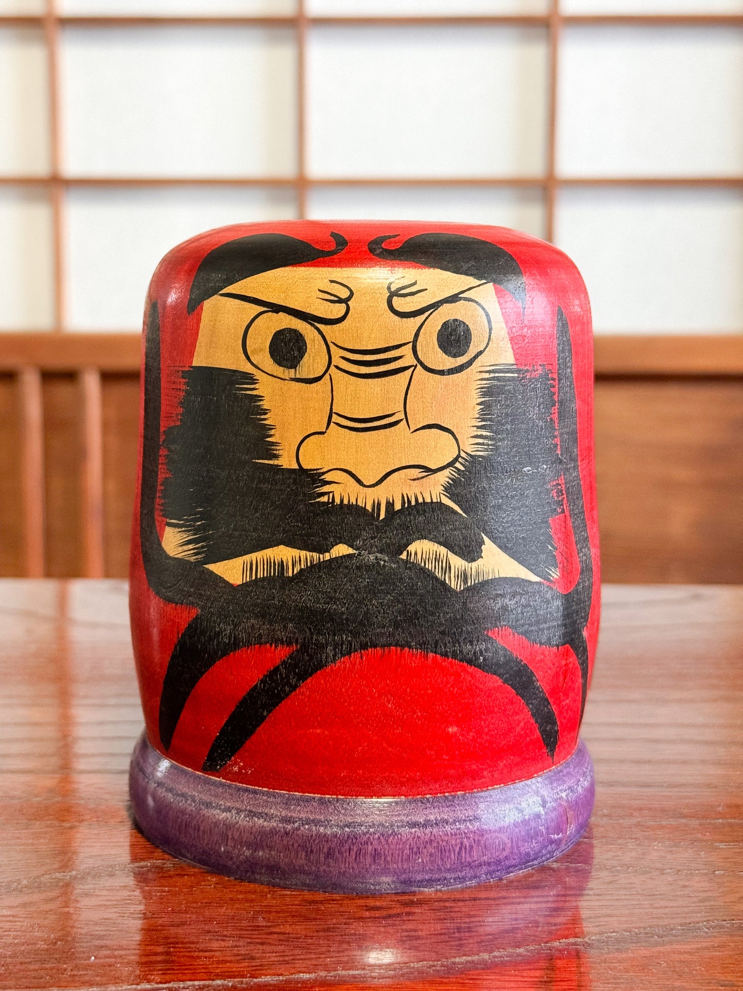 Kokeshi Daruma socle violet face