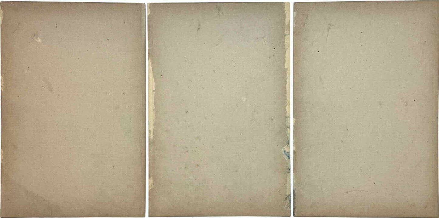 estampe japonaise en triptyque de Chikanobu, série Outer Chiyoda Palace, une foule agitée se précipite à la distribution de parapluie, au loin une pièce de théatre Nô sans spectateur, le verso du triptyque