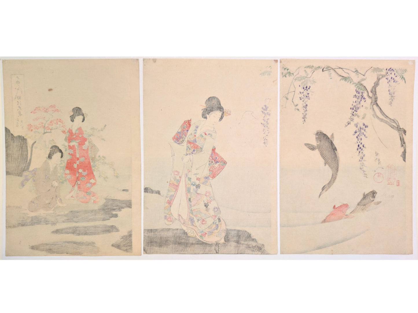 Triptyque d'estampes japonaises de Chikanobu avec femmes en kimono et carpes sous une glycine, le verso