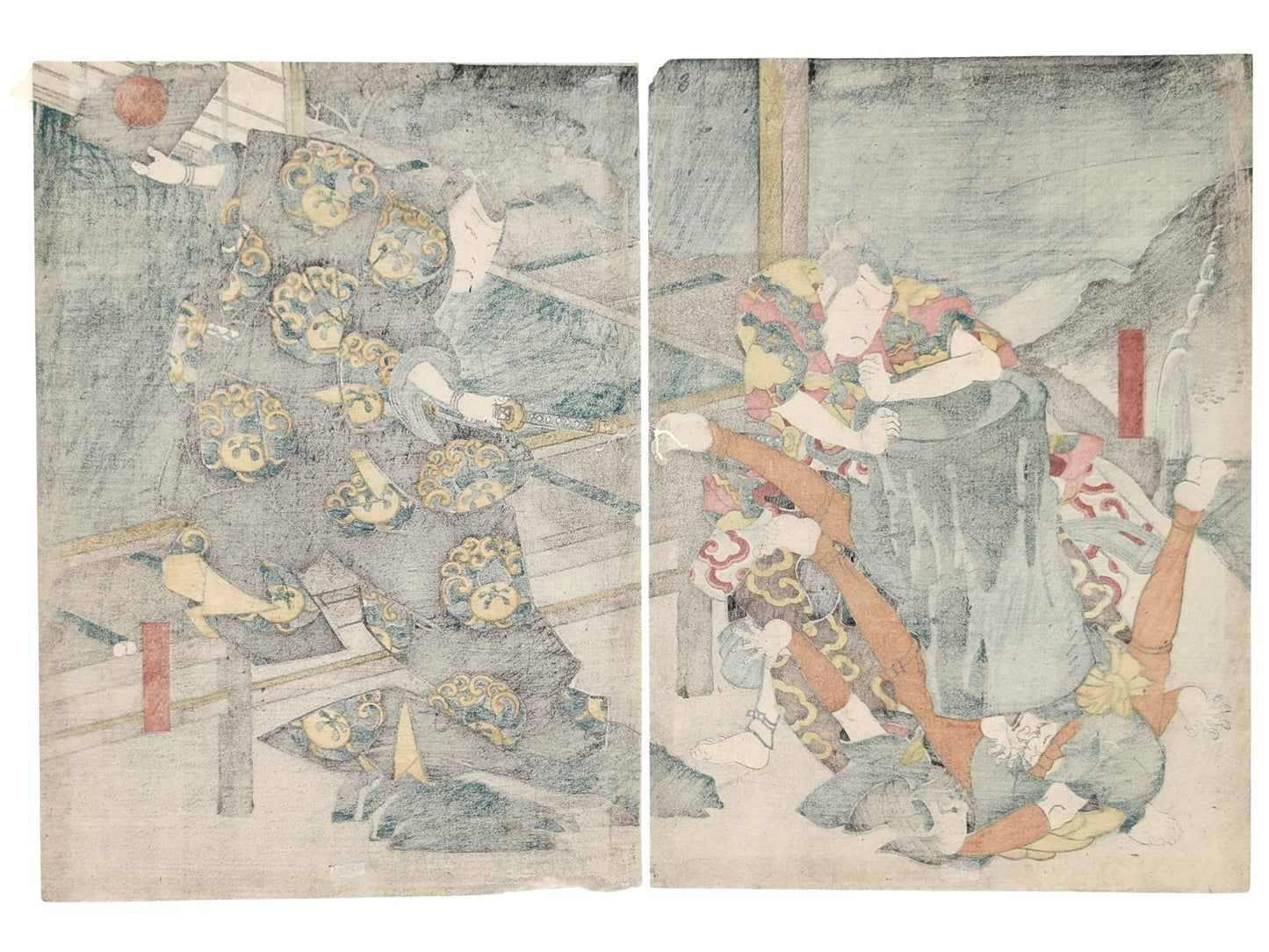Estampe Japonaise de Hirosada représentant une scène de théâtre kabuki. Deux samouraïs, l'un d'eux écrase deux hommes au sol avec un tronc d'arbre, verso de l'estampe