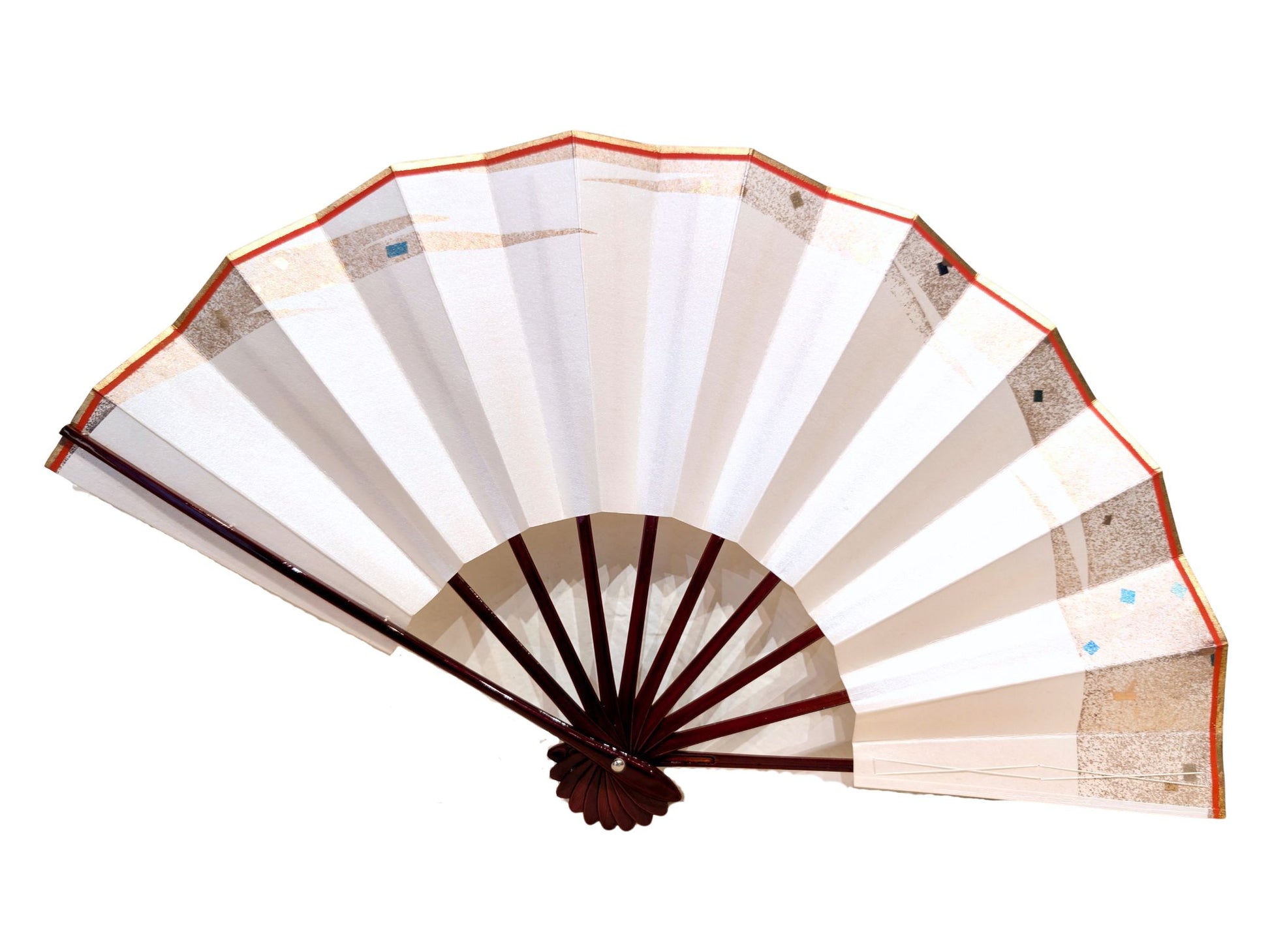 Eventail japonais nacré motif flamme pailleté d'or, monture en laque acajou,