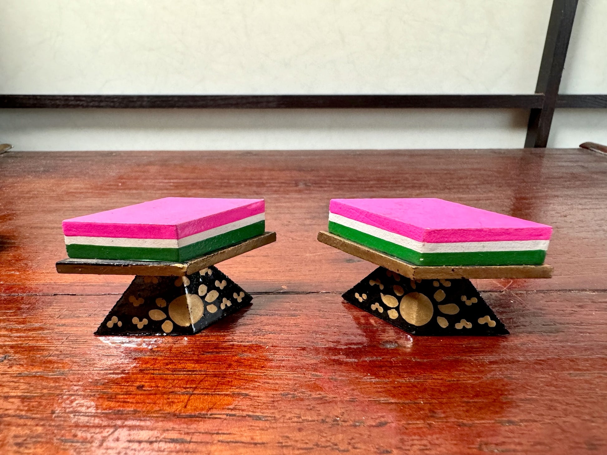 gateau Ishimochi hina matsuri miniature en losange, bois laqué