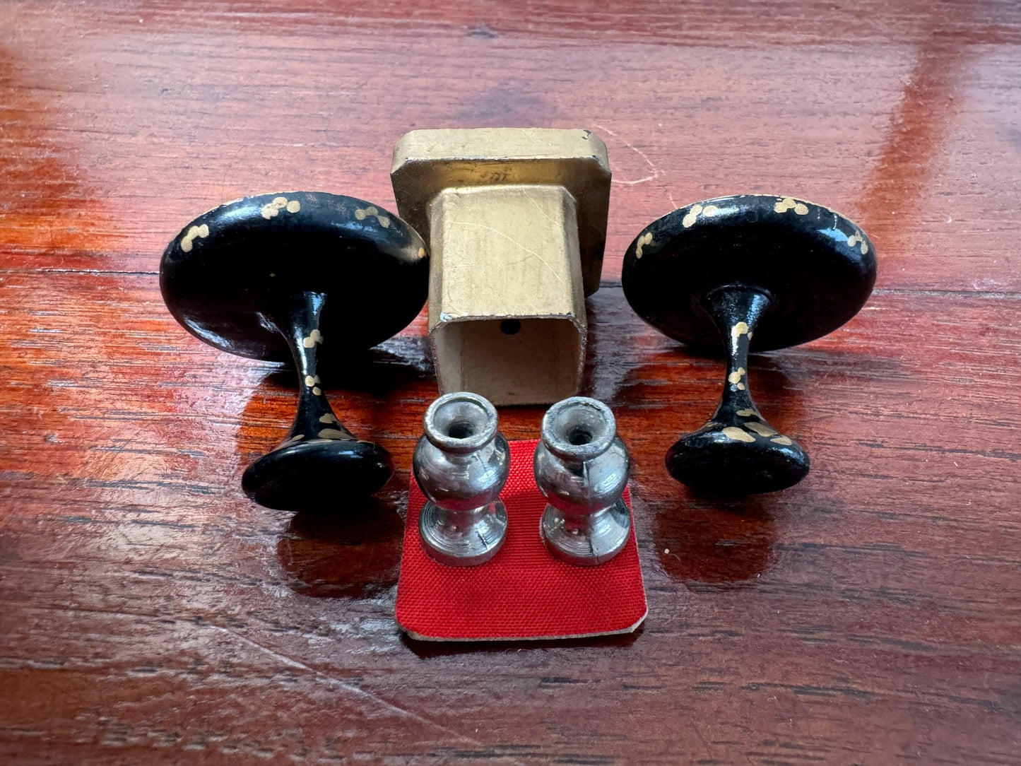 Miniature mobilier du Palais Impérial en laque et métal | Décor pour Hina-matsuri