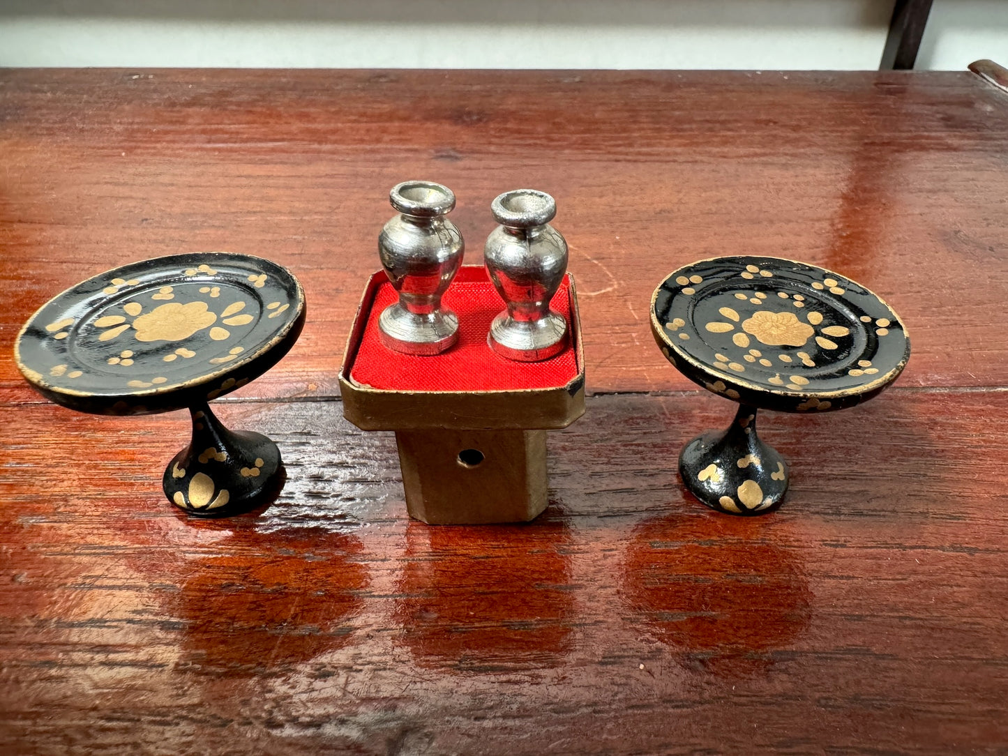 Miniature mobilier du Palais Impérial en laque et métal | Décor pour Hina-matsuri