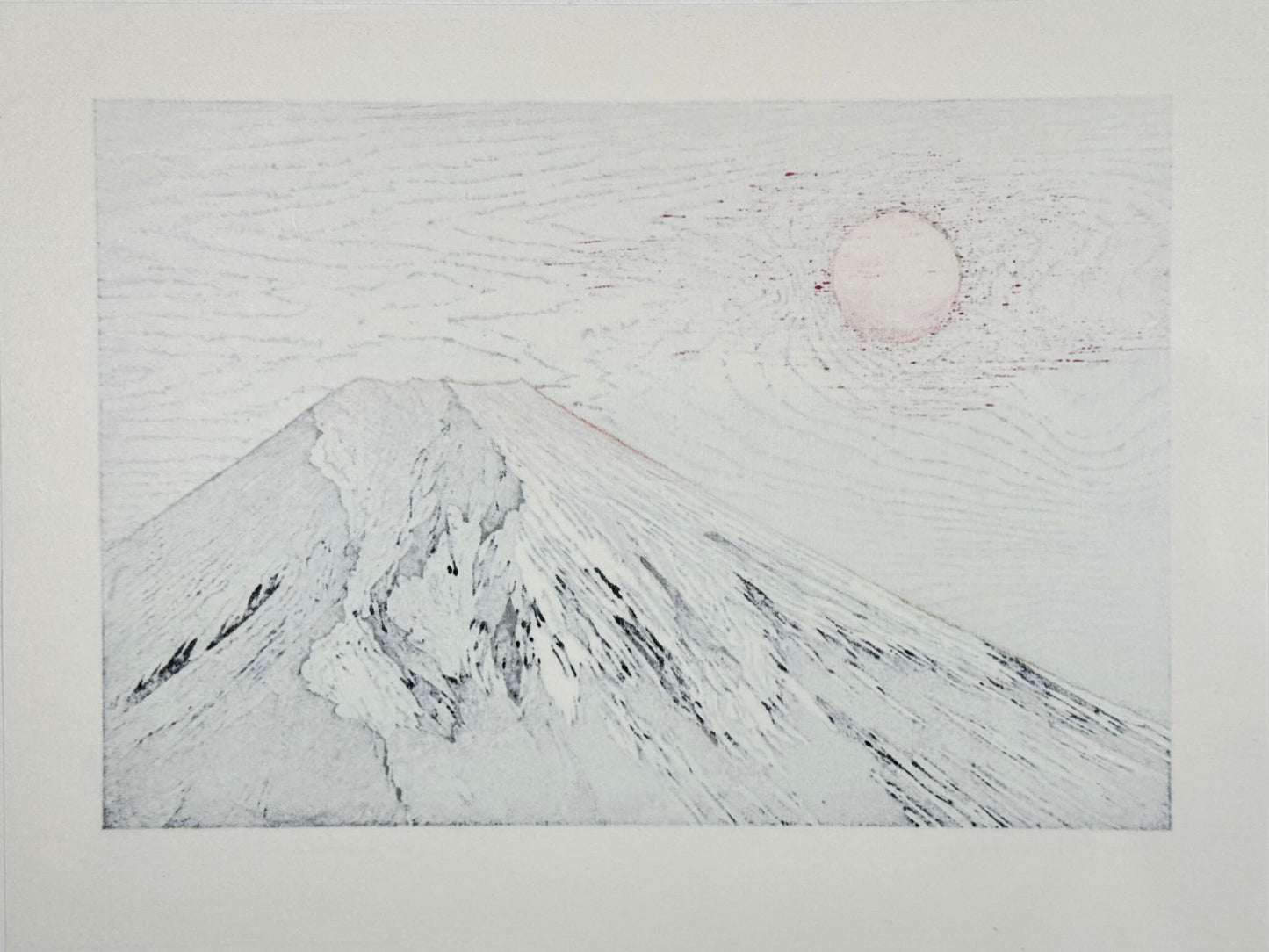 Estampe Japonaise de Kinoshita Taika représentant le sommet du mont Fuji éclairé par un soleil rouge dans un ciel or, le verso