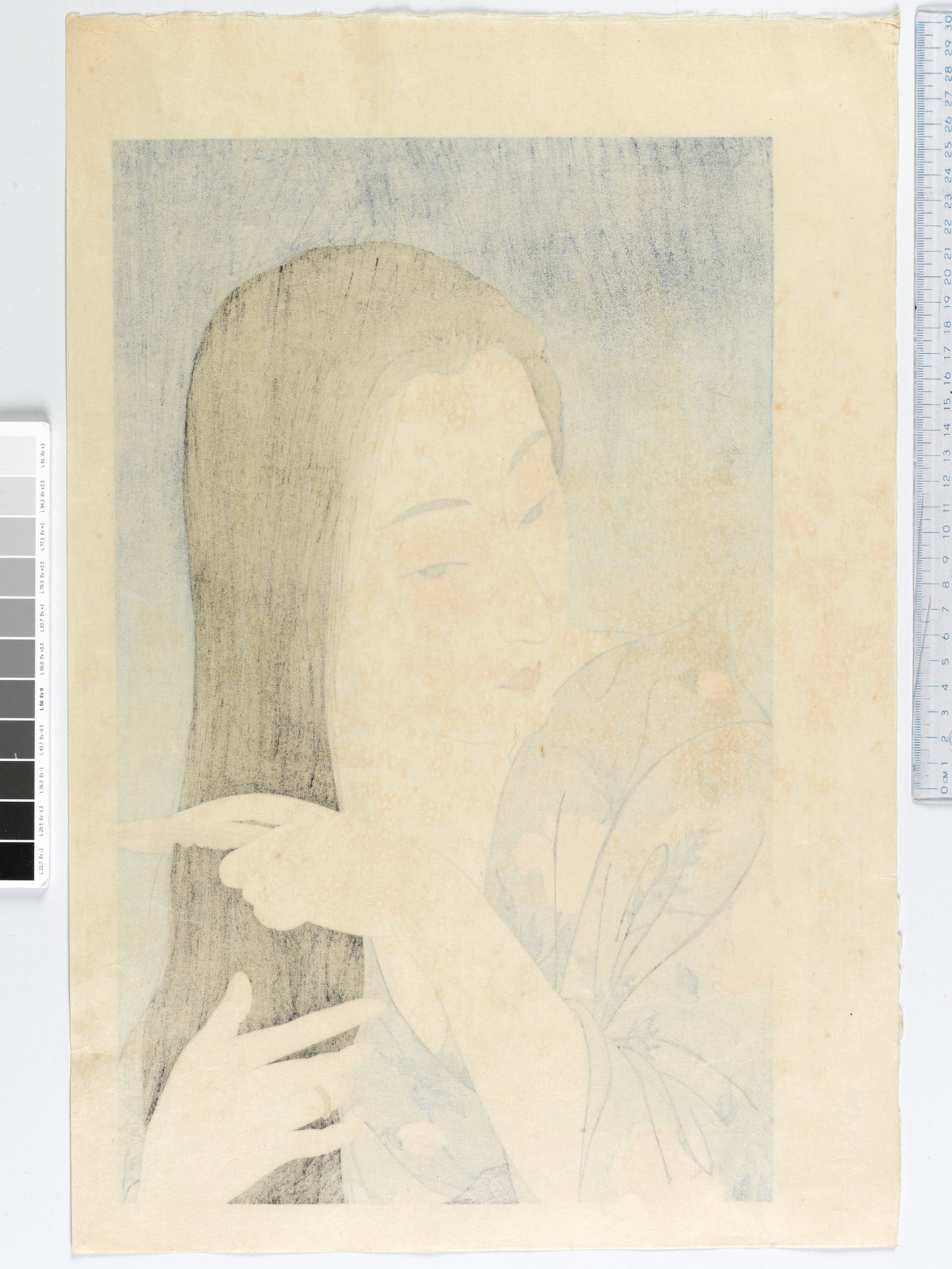 estampe japonaise de Torii Kotondo, série 12 aspects des femmes, numéro 1 Woman combing hair, femme se brossant les cheveux dos estampe