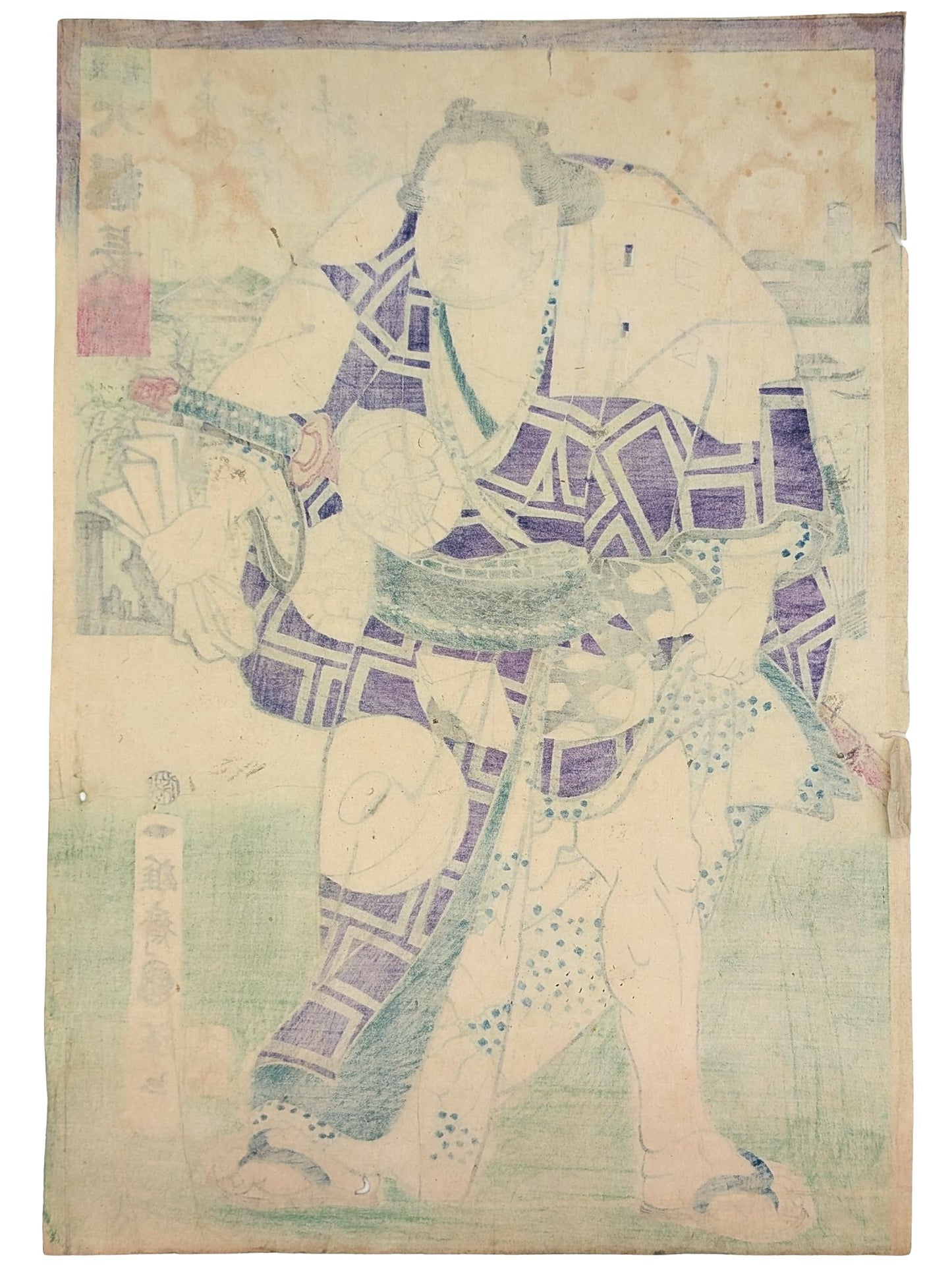 estampe japonaise de Kuniteru Utagawa, Un sumo en kimono blanc et bleu à carreaux. Il porte des armes, katana, à sa taille. Derrière, paysage urbain de Tokyo au 19e siècle. Dos estampe.