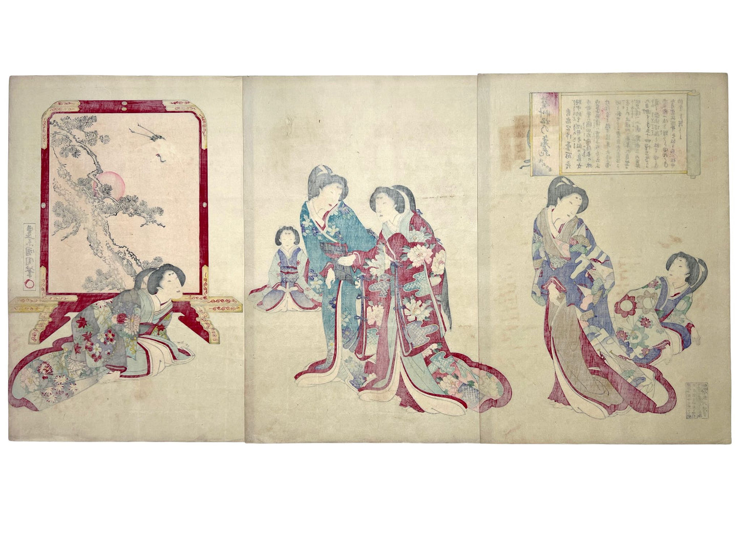Estampe japonaise triptyque de Kunichika représentant l’épouse de Tokugawa Ieyasu entourée de femmes en kimono, avec paravent orné d’un pin, d’une grue et d'un soleil levant, le verso