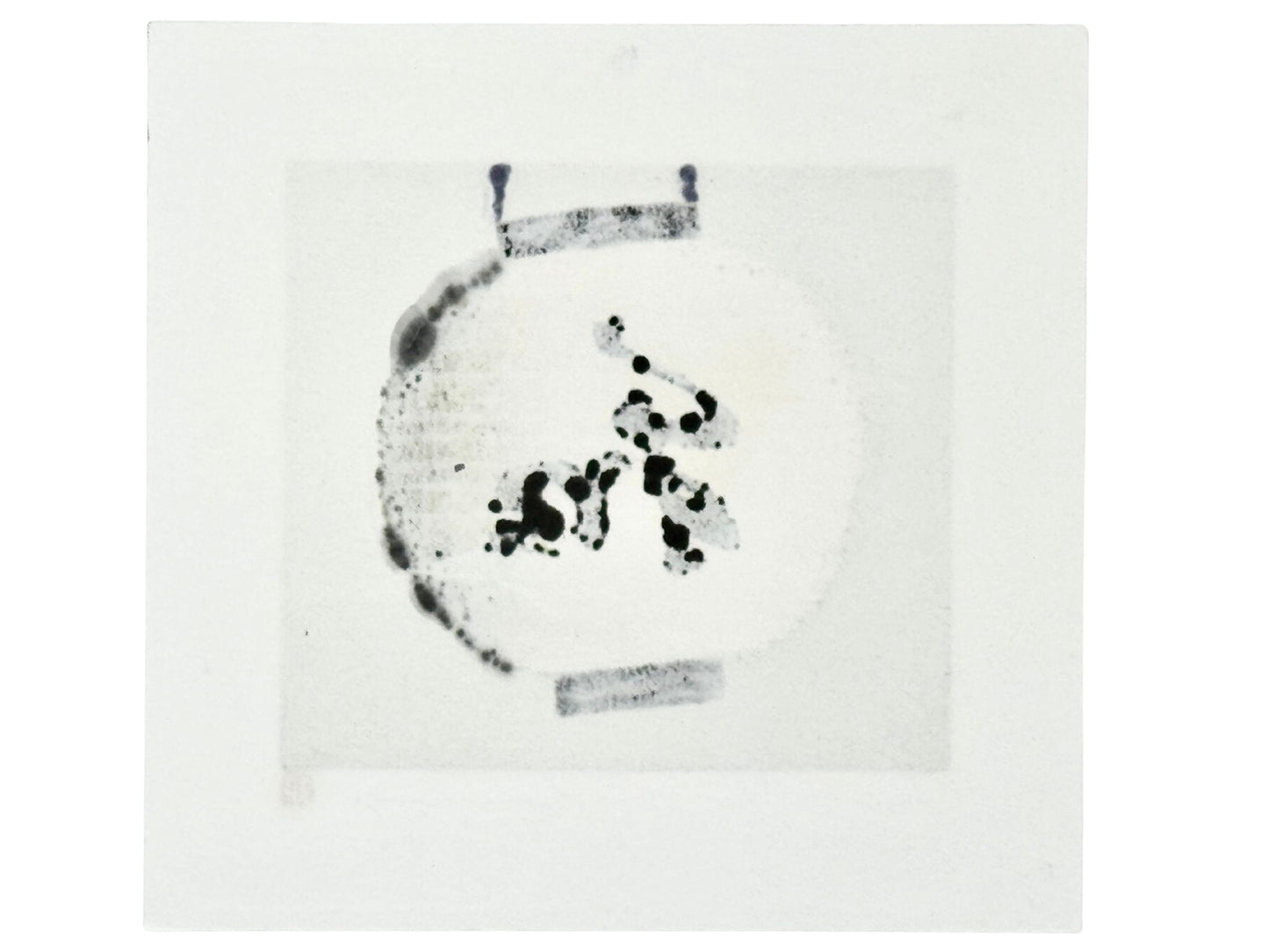 estampe japonaise de Kunio Kaneko représentant une lanterne japonaise ronde et blanche avec l'inscription nagomi en kanji, sur fond or et argent, verso de l'estampe