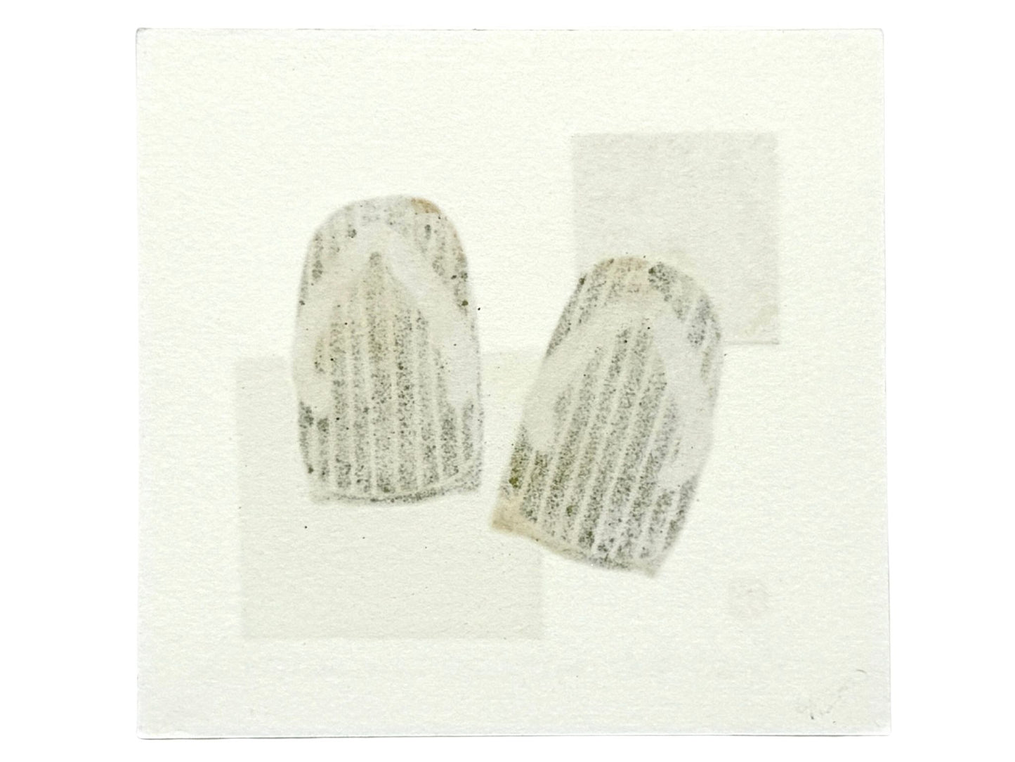 estampe japonaise de Kunio Kaneko, une paire de chaussure geta verte et bleu, un carré or et un carré gris, le verso