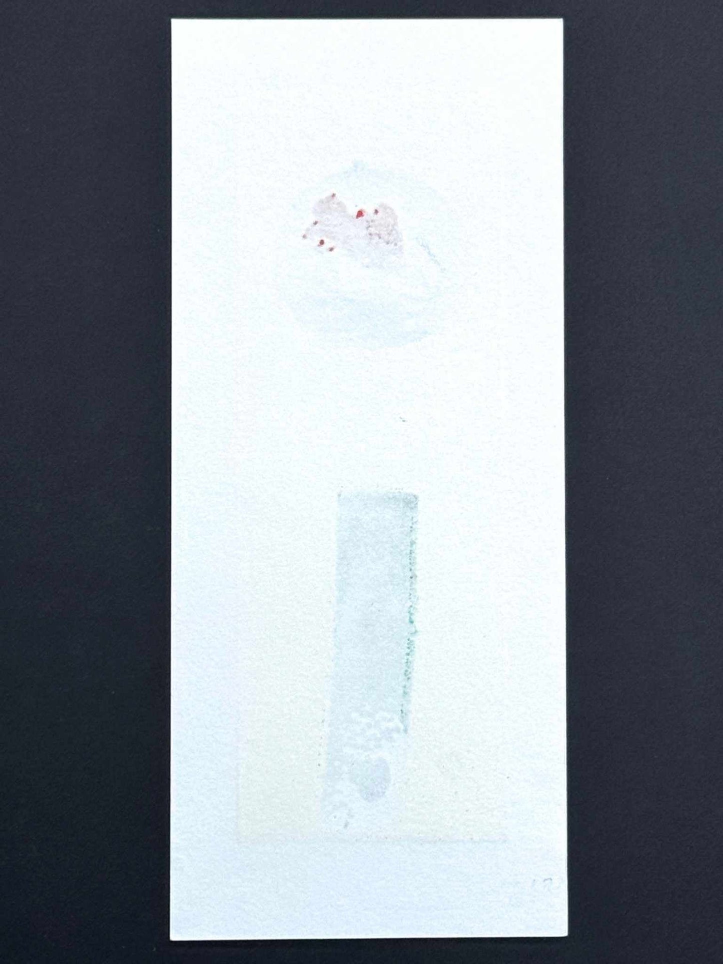 estampe japonaise contemporaine de Kunio Kaneko, une clochette furin avec poisson rouge et vague sur fond or et argent, le verso