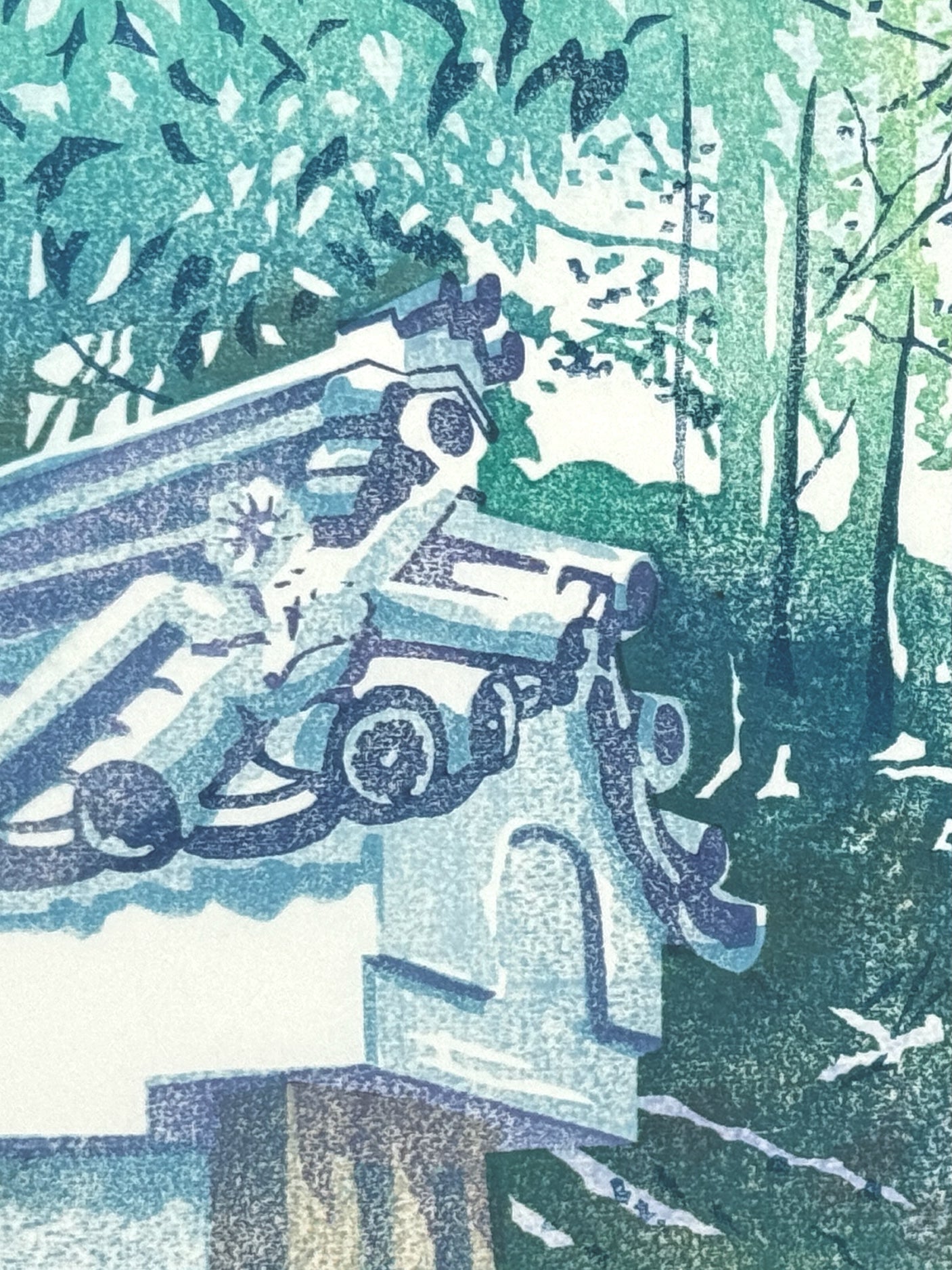 estampe japonaise contemporaine, toit d'un temple dans la foret, gros plan tuiles du toit