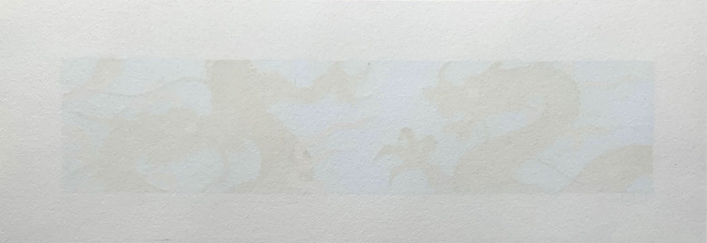 estampe japonaise de Namiki Hajime, deux dragons rouges sur fond argenté se font face, l'un gueule ouverte, l'autre gueule fermée, verso de l'estampe