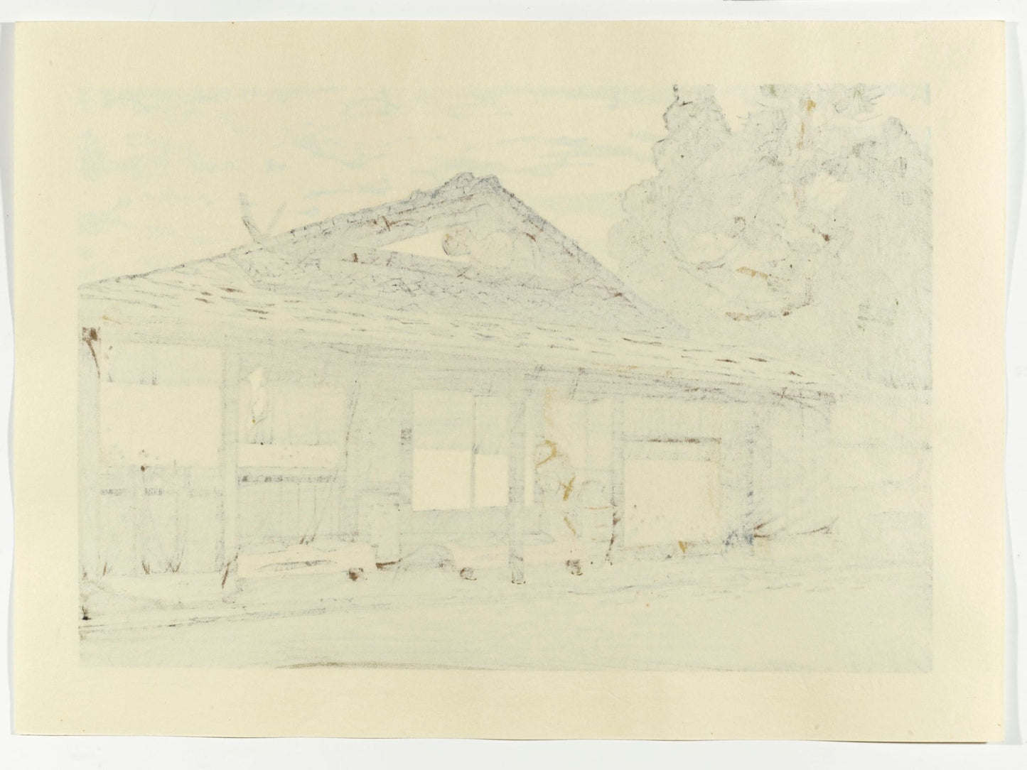 estampe japonaise contemporaine de Nishijima, un maison traditionnelle de potier avec petit banc rouge à l'entrée et cerisier en fleur en arrière plan. Le verso de l'estampe