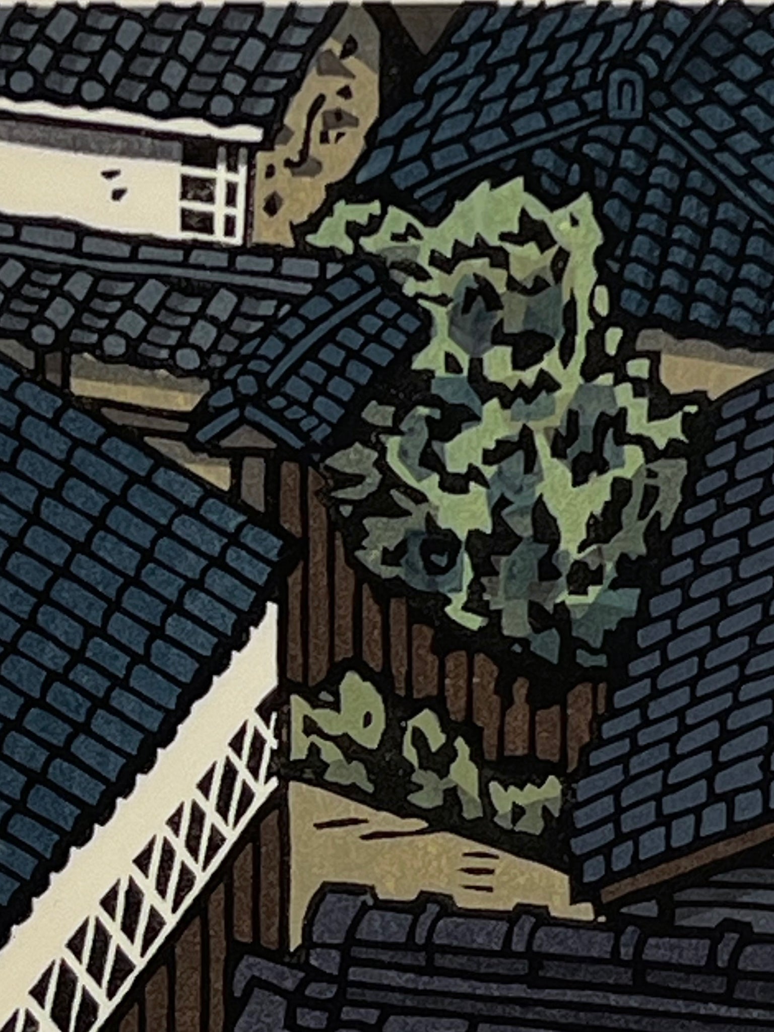 Estampe Japonaise de Nishijima Katsuyuki, Vue des toits vernis à Kyoto, les tuiles émaillées des toits et arbre au milieu