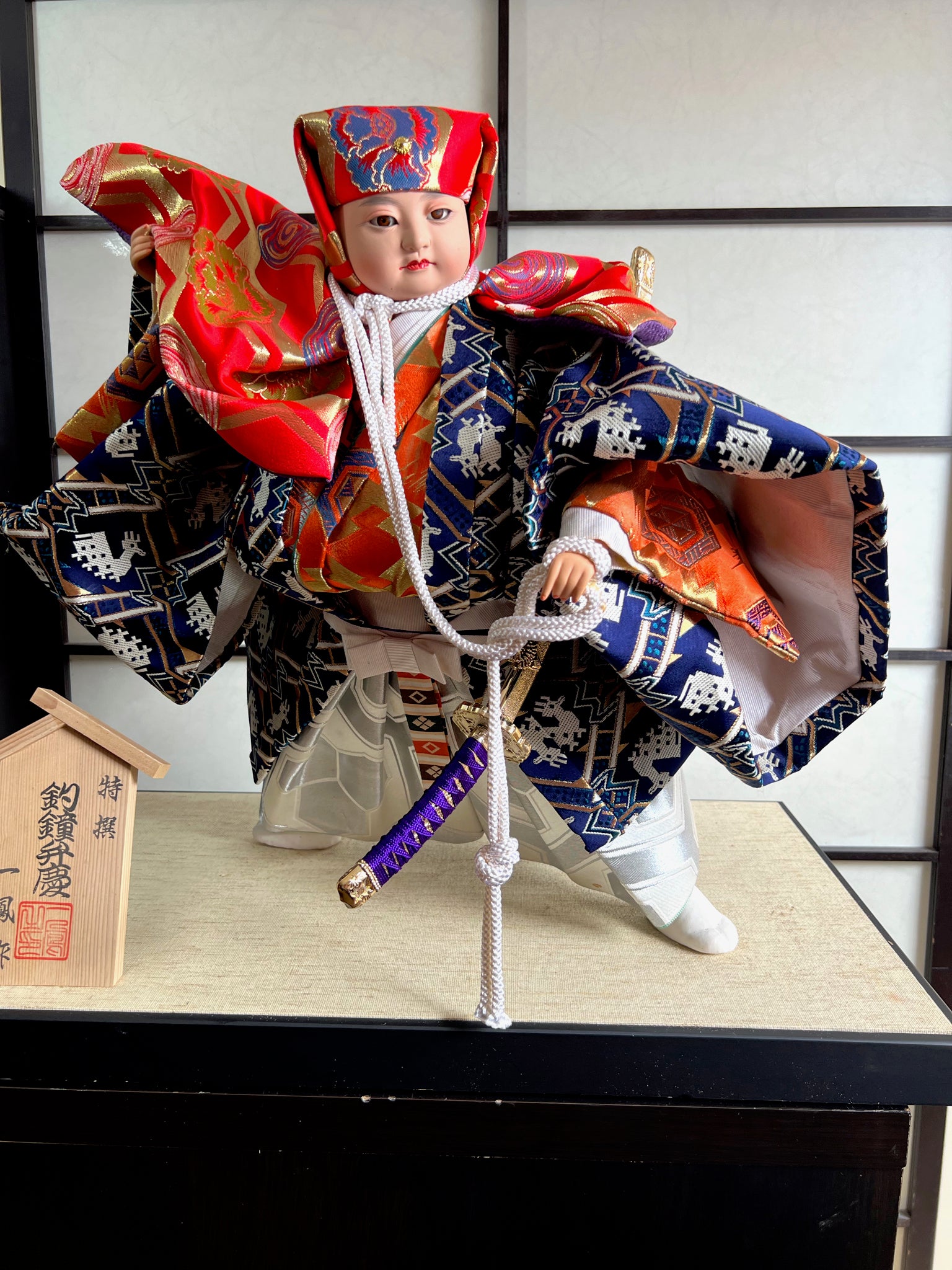 Poupée Japonaise Traditionnelle Okiagari Koboshi | Photo Premium Poupée Japonaise Traditionnelle Okiagari Koboshi | Photo Premium