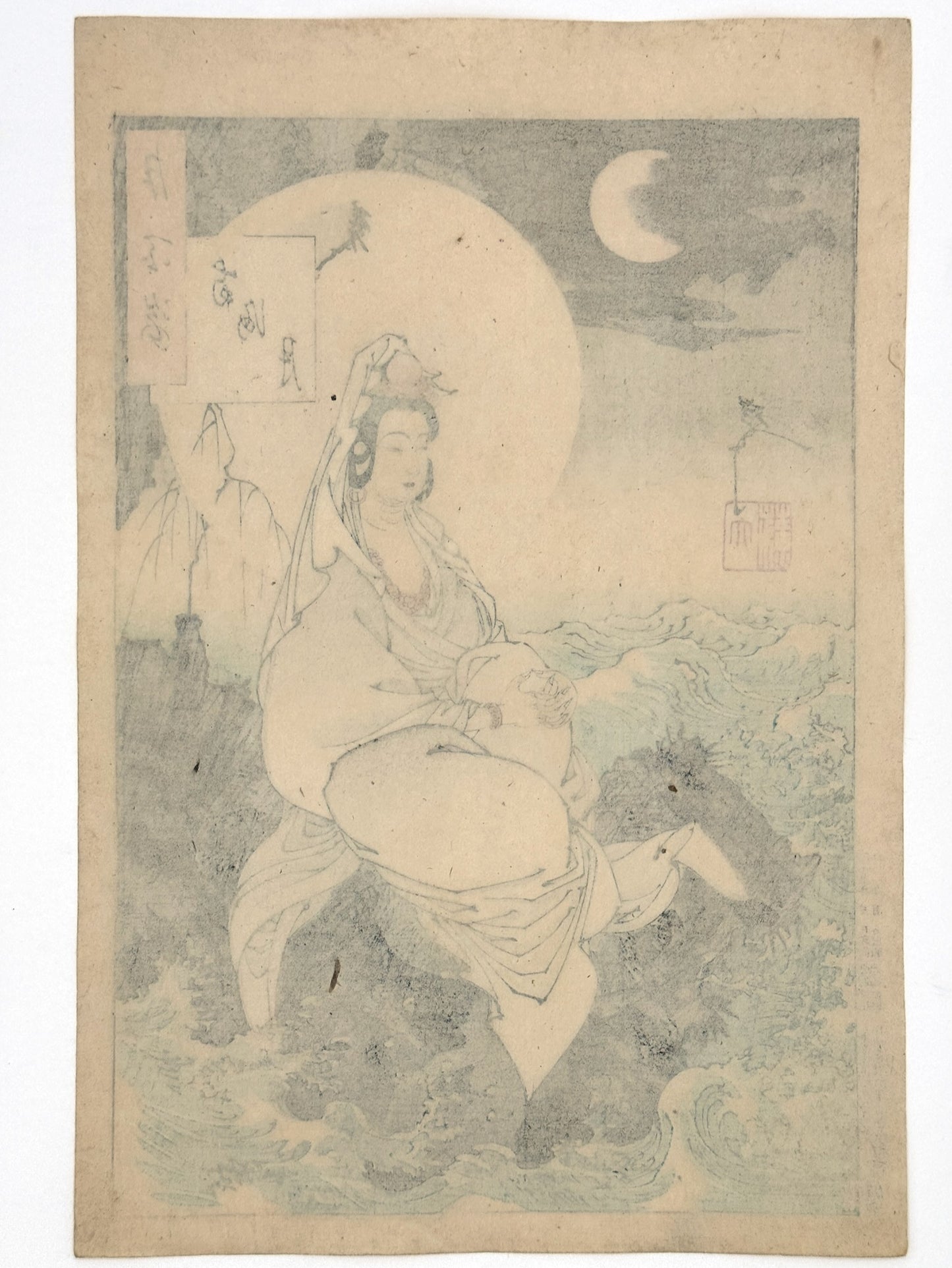 estampe japonaise de Yoshitoshi, déesse Kannon sur rocher mer déchaînée dos estampe