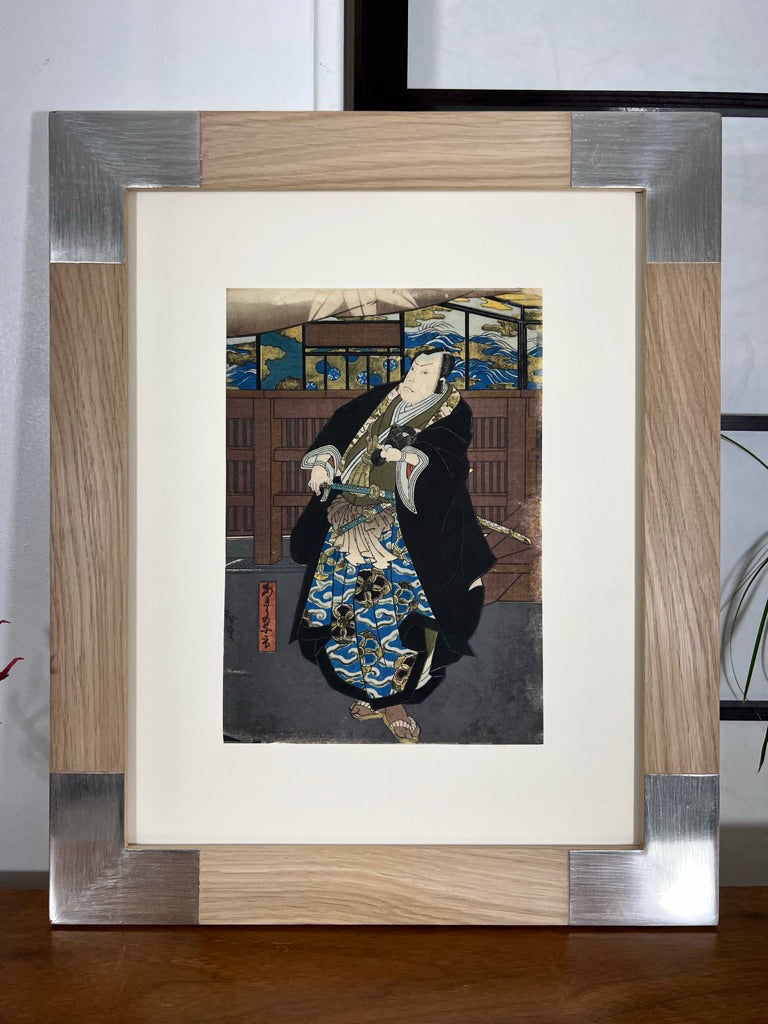 estampe japonaise école d'Oska, portrait d'acteur de Kabuki, encadré avec cadre en chêne aux angles en or blanc, gros plan
