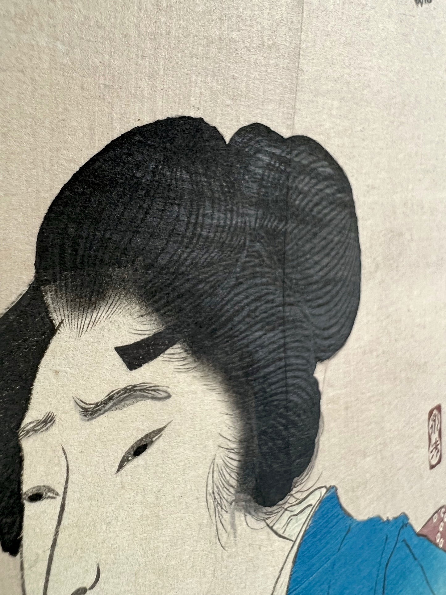 Estampes Beauté, le samouraï avec un sabre et l'artisan, une fleur rouge en premier plan, la brillance des noirs de la chevelure de la courtisane