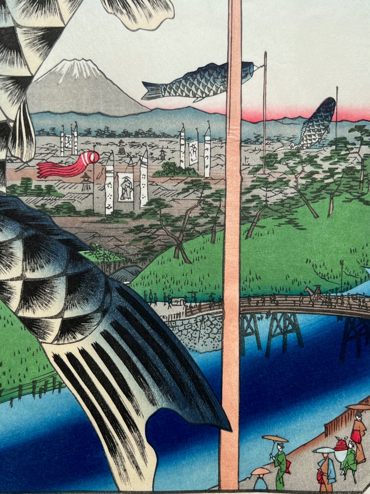     hiroshige-serie-100-vues-edo-suidobashi-koinobori-hi23-01  1536 × 2048 px  estampe japonaise carpe koi en bannière, le mont Fuji au loin