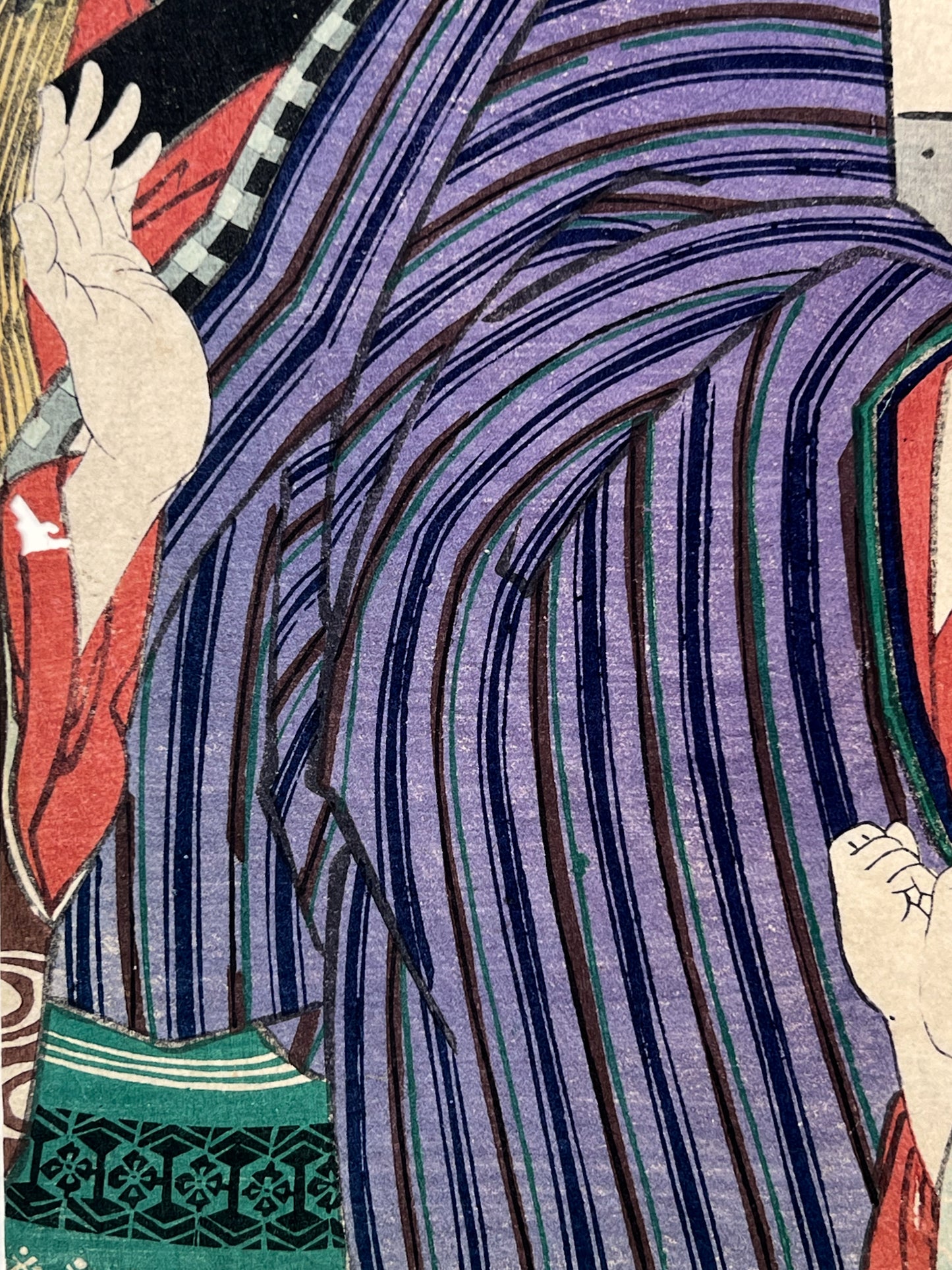 estampe japonaise kunichika kabuki paysage de neige acteurs Ositzu et Reizaburo, détail du kimono violet à rayure bleue