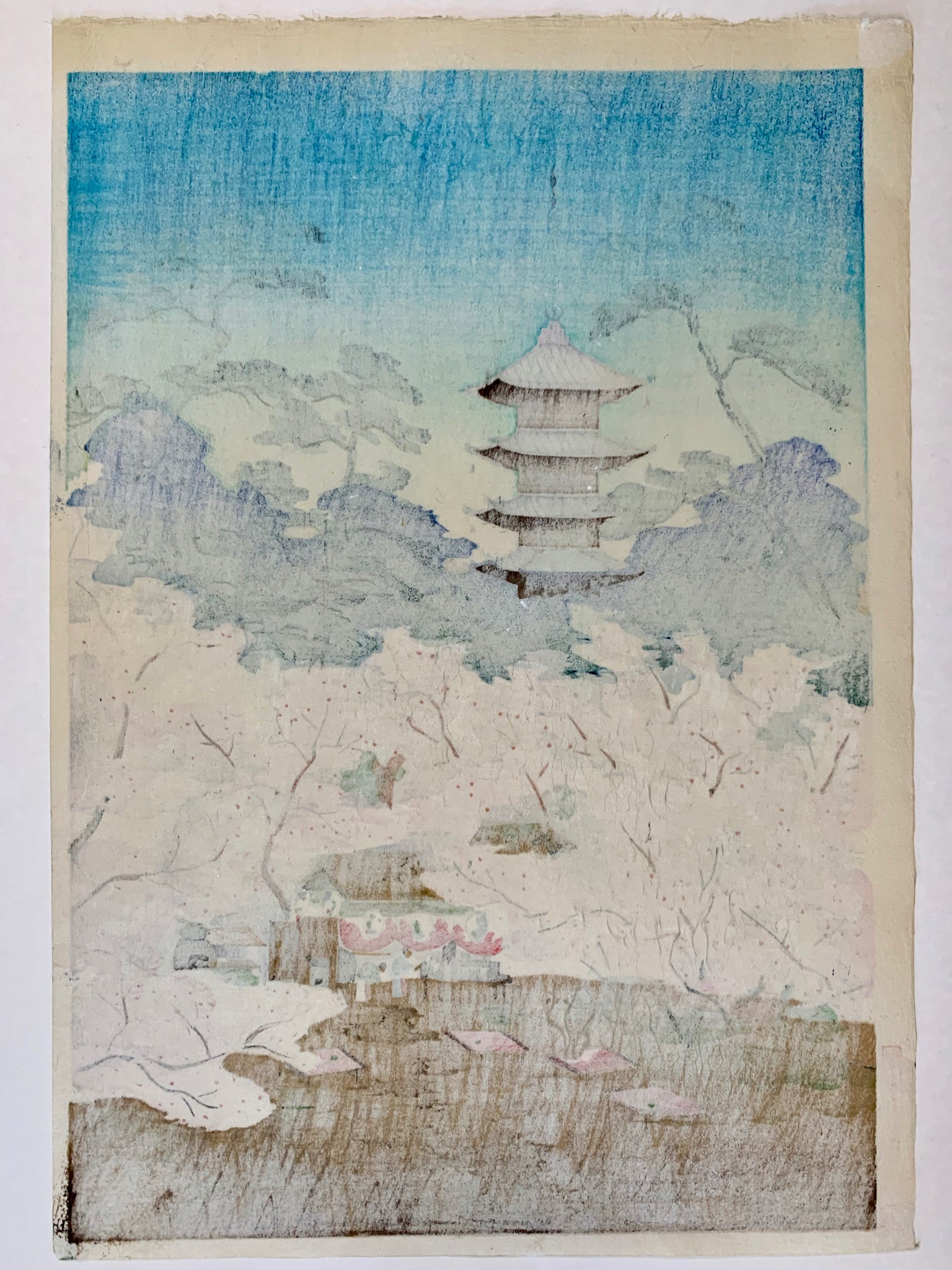 estampe japonaise cerisiers en fleurs dans le jardin d'un temple avec une pagode, dos de l'estampe
