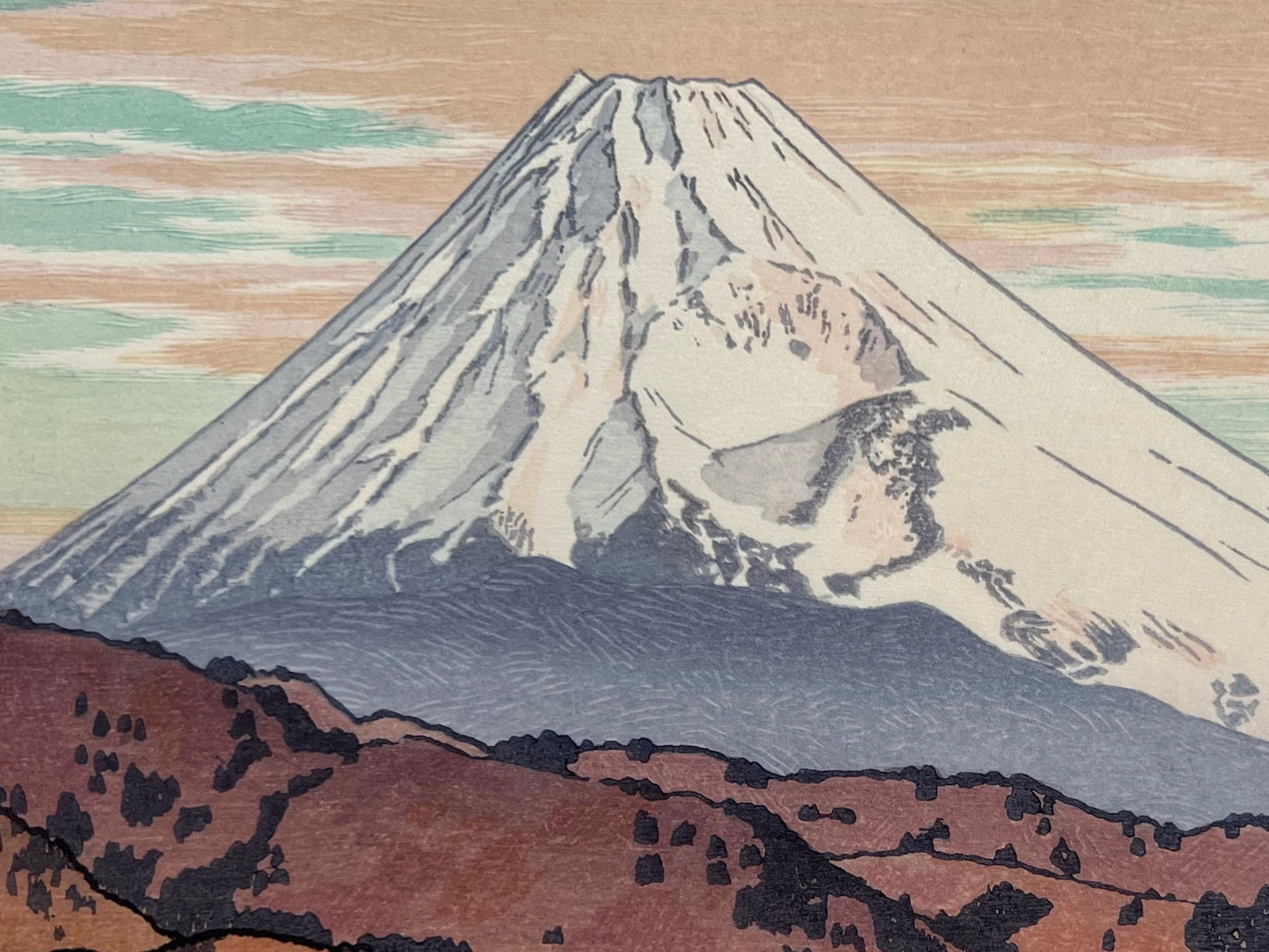 estampe japonaise mont fuji couvert de neige vu de nagaoka, gros plan sur le sommet du Fuji