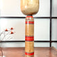 Kokeshi Togatta de Sato Benkichi motifs camelia de dos