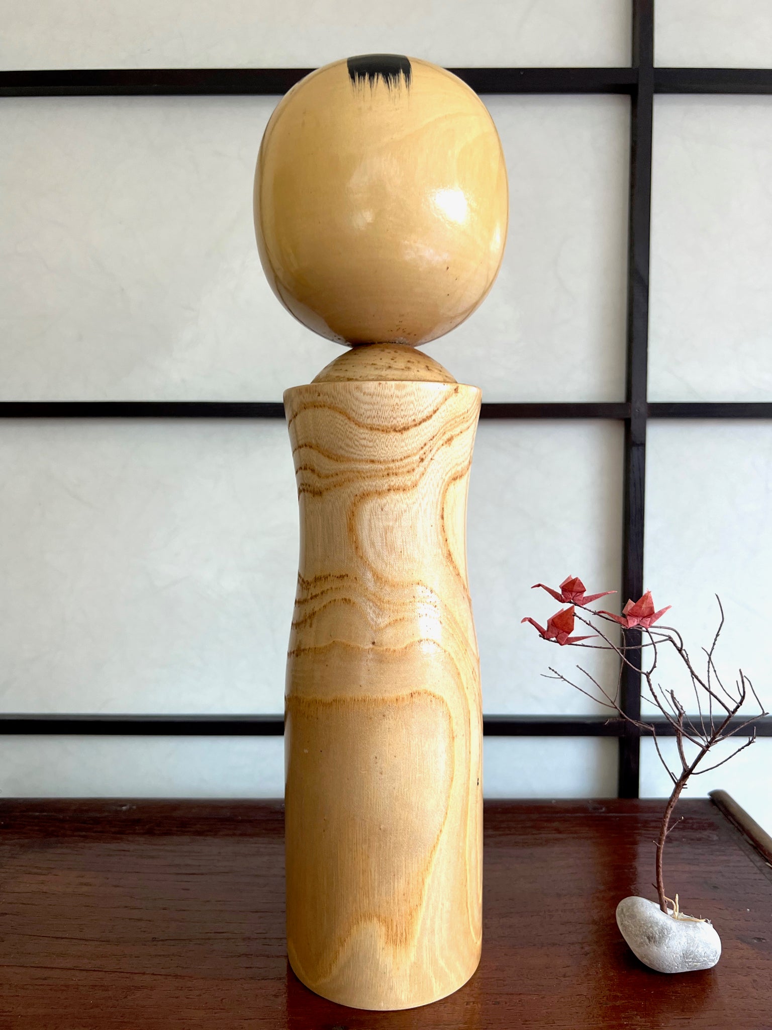 kokeshi motif moineau sur branche de bambou, de dos