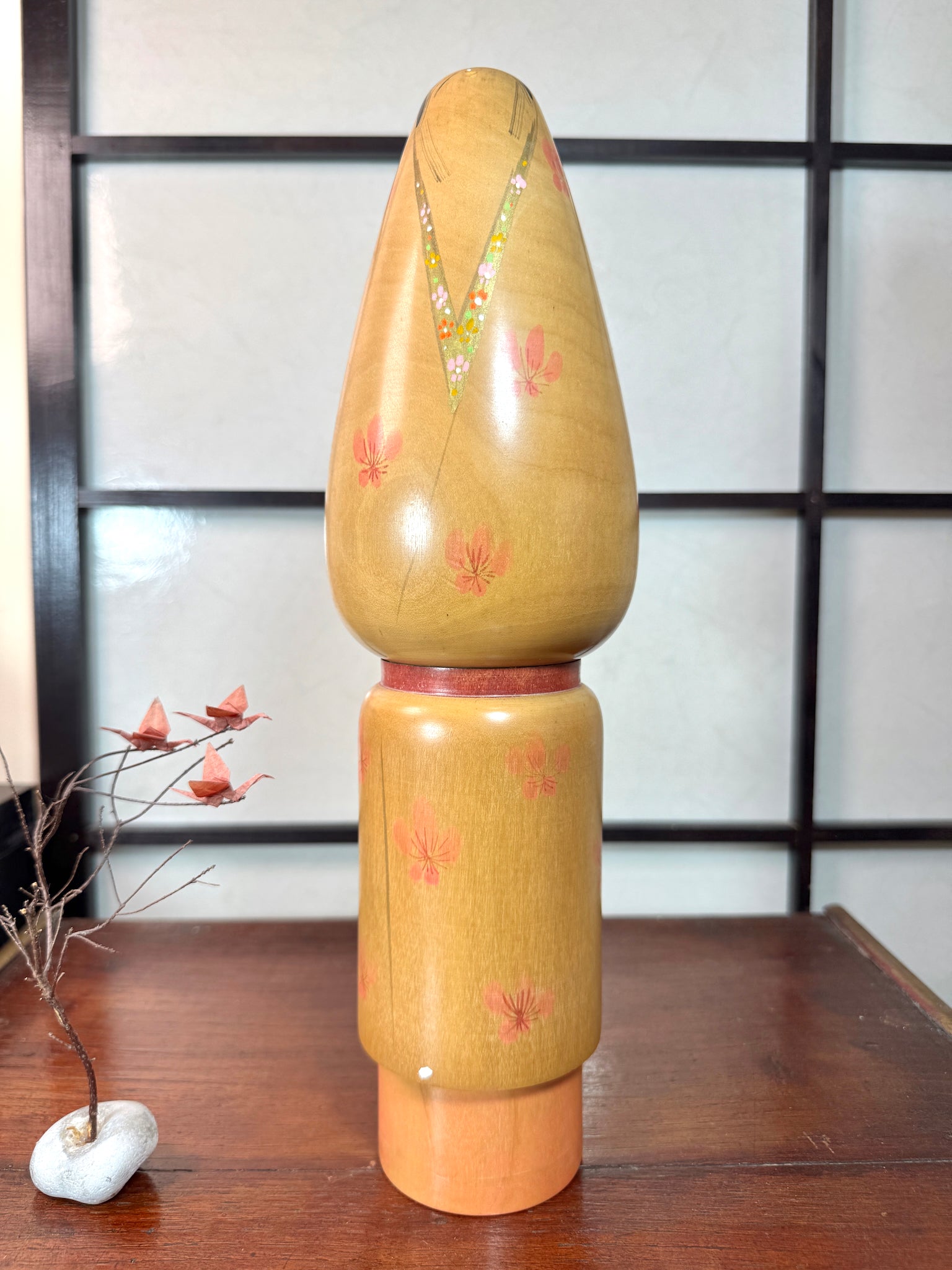 Kokeshi ume gomoro de Takahashi Hashime motif fleurs de cerisier