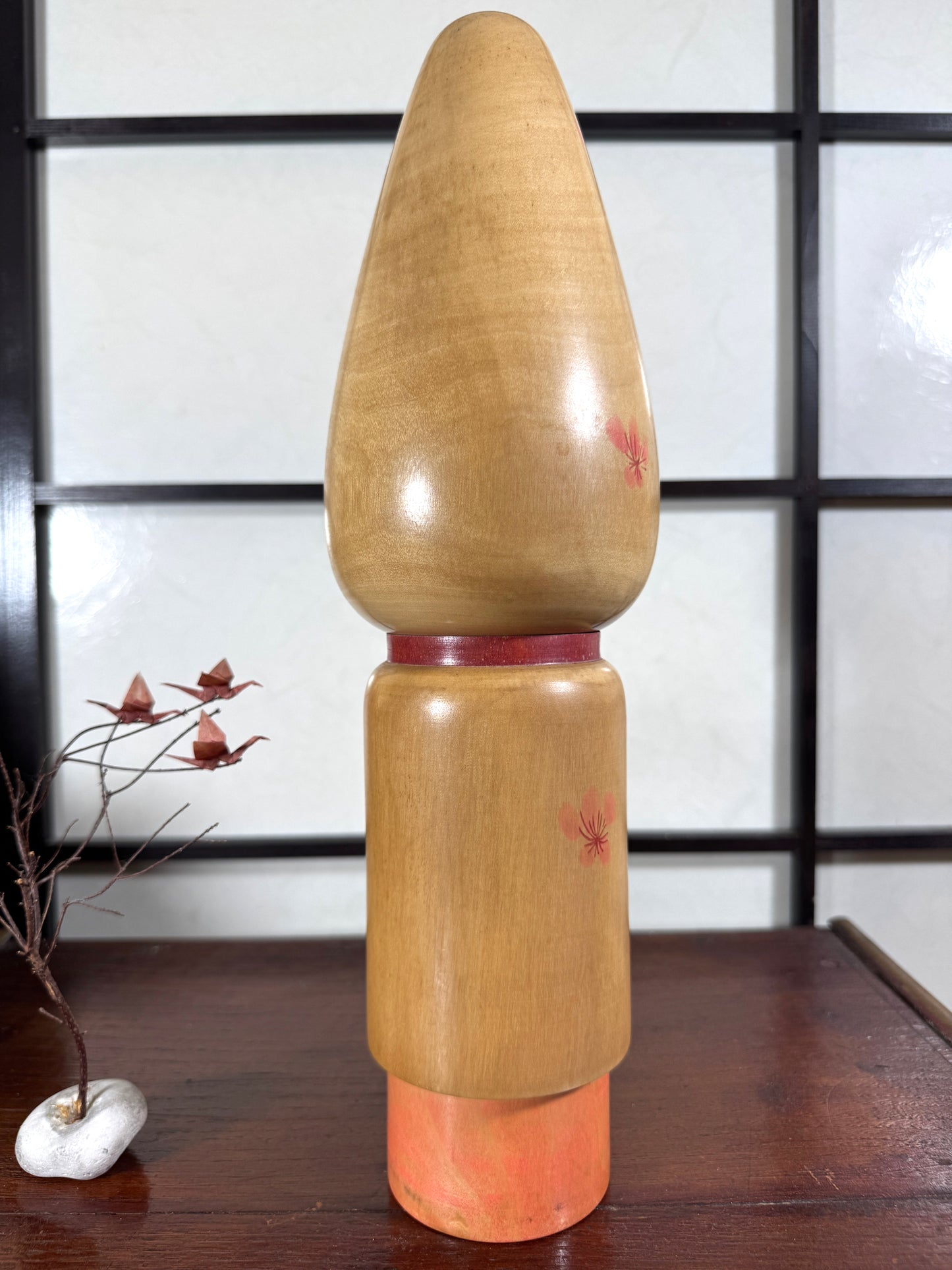 Kokeshi ume gomoro de Takahashi Hashime, vu de dos