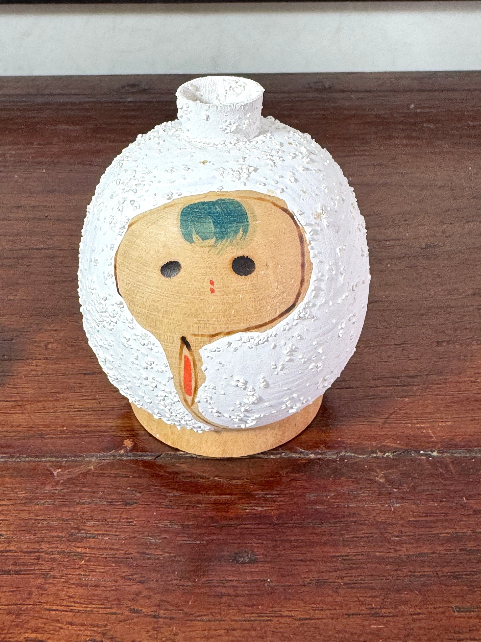 Petite Koekshi neige murayama avec boîte vue dessus