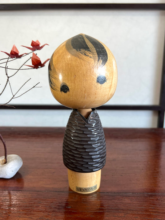 kokeshi poupée japonaise traditionnelle en bois