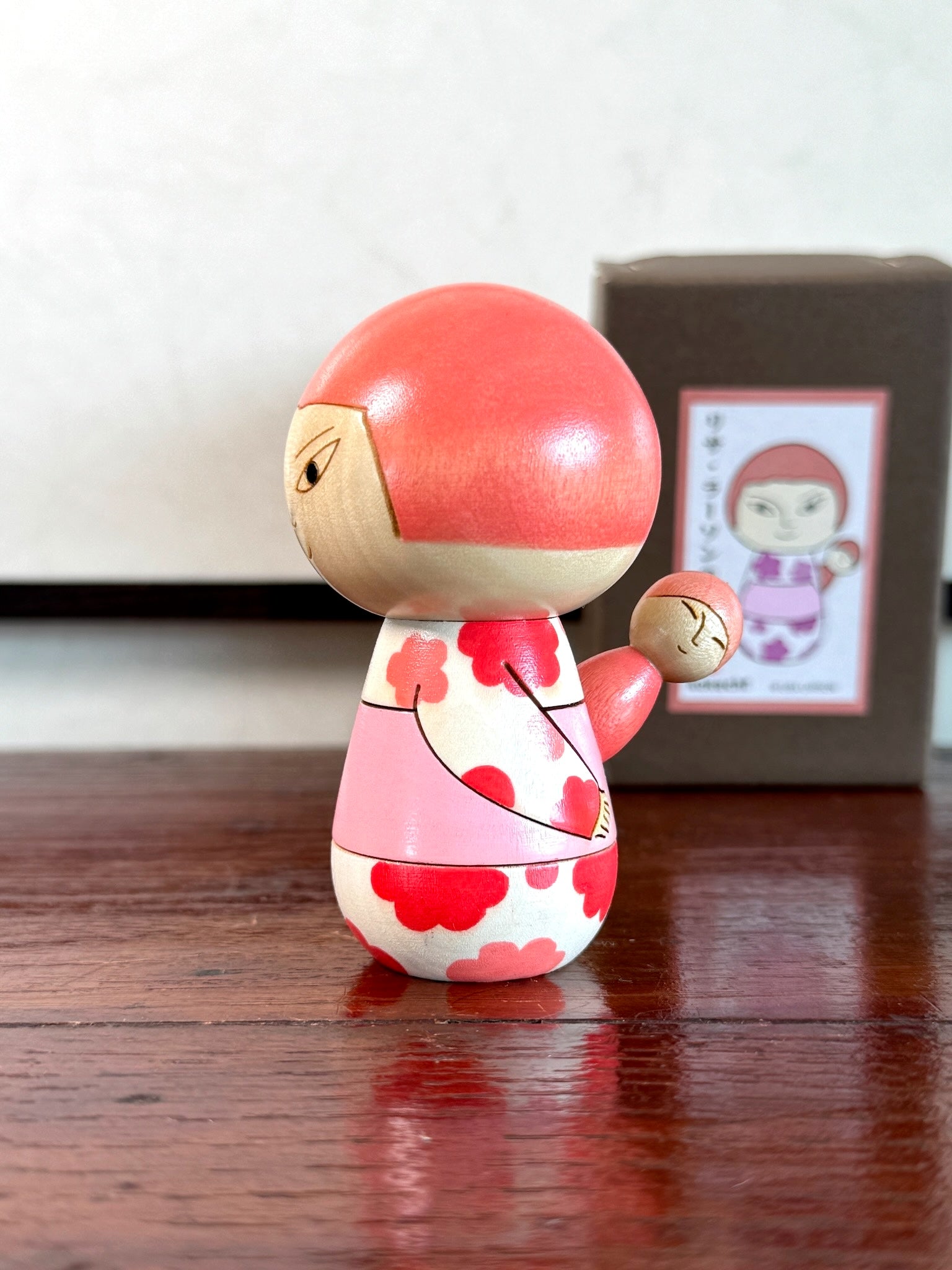 kokeshi créative baby-sitter, profil gauche
