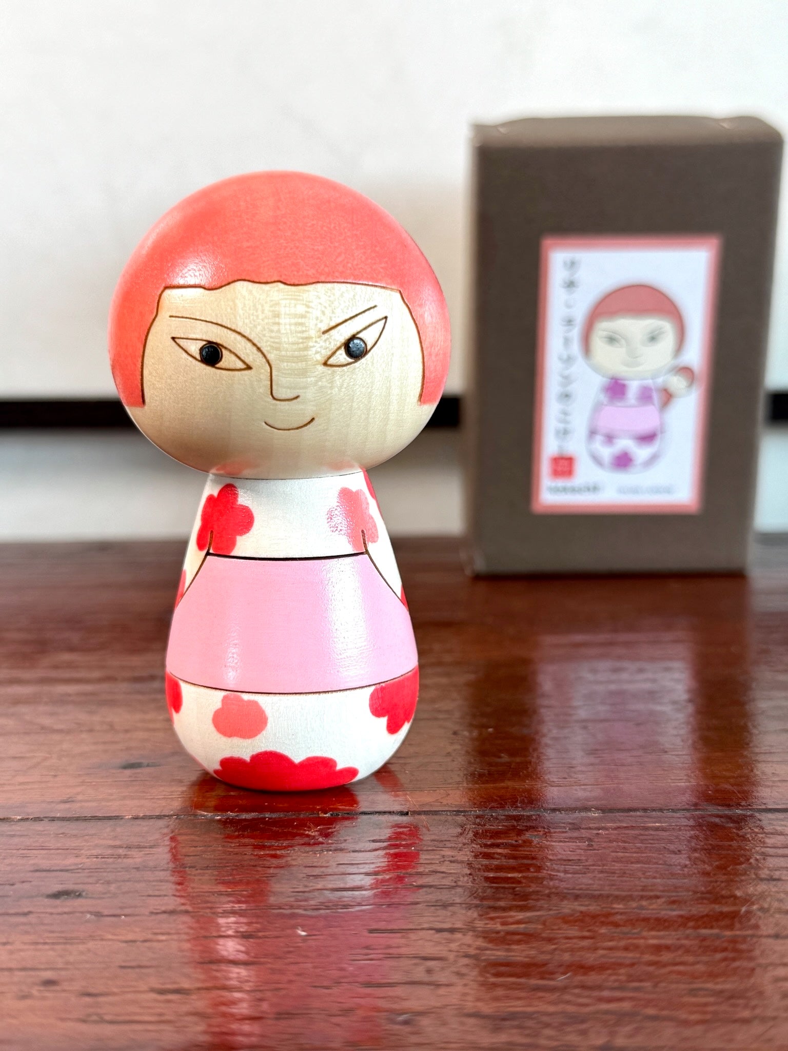 kokeshi créative baby-sitter, fleurs rouge
