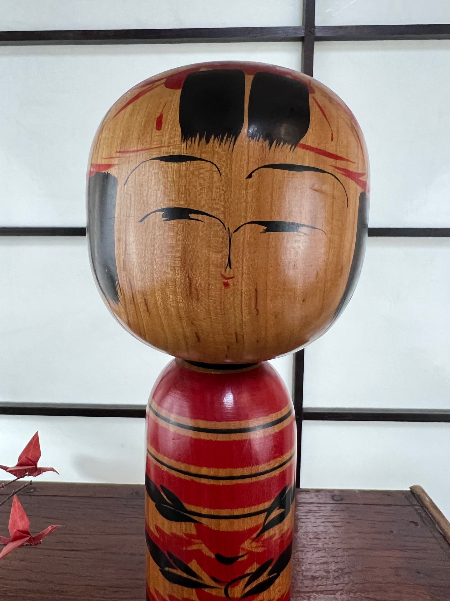 Kokeshi Traditionnelle style Shingata de Sasaki Satsumi | Motif Chrysanthème visage