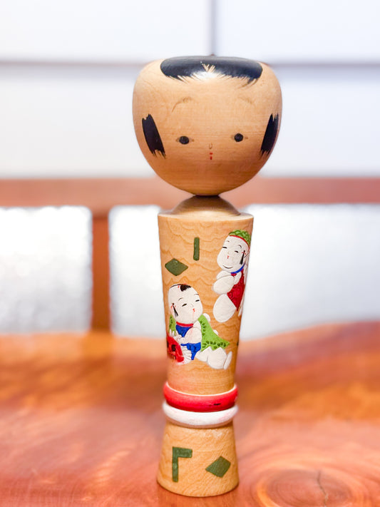 kokeshi japonaise vintage décorée avec enfants style gosho