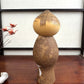 kokeshi de Watanabe Masao moine Mushin, profil gauche