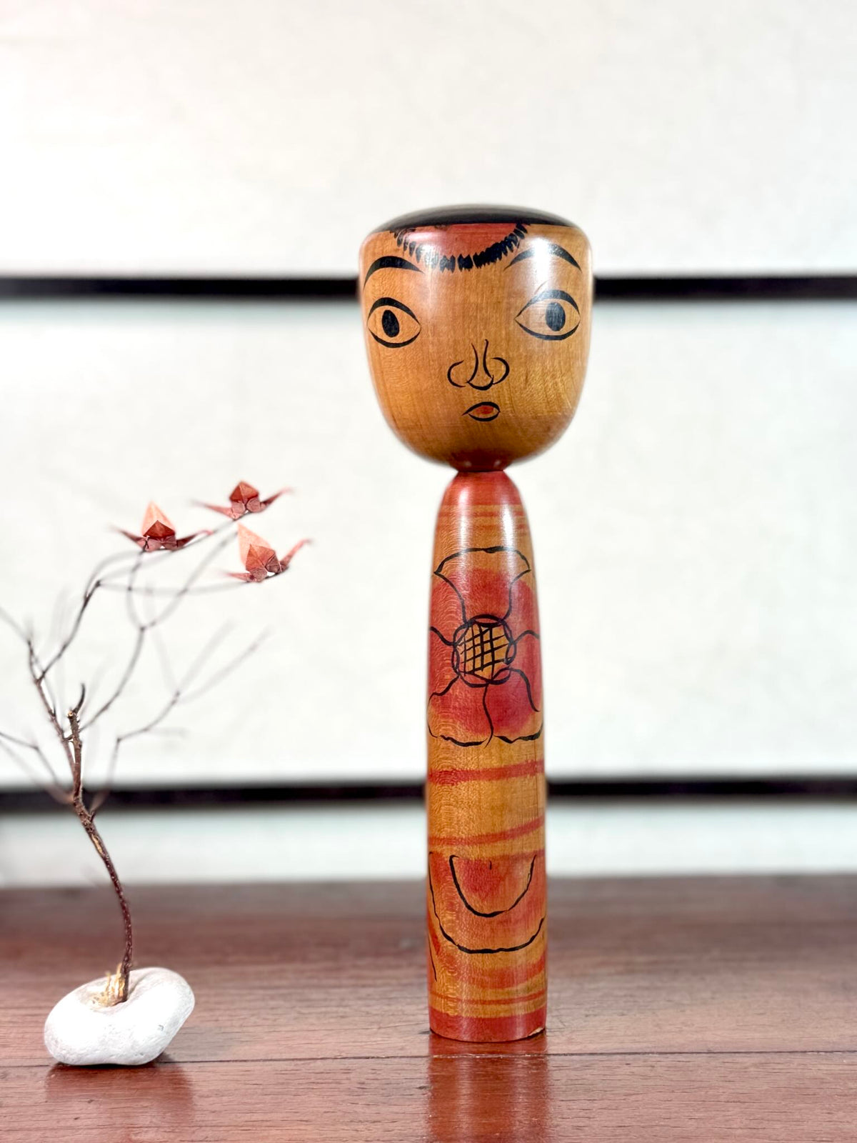 Kokeshi traditionnelle Nakanosawa vintage à fleur de pivoine rouge, 24 cm