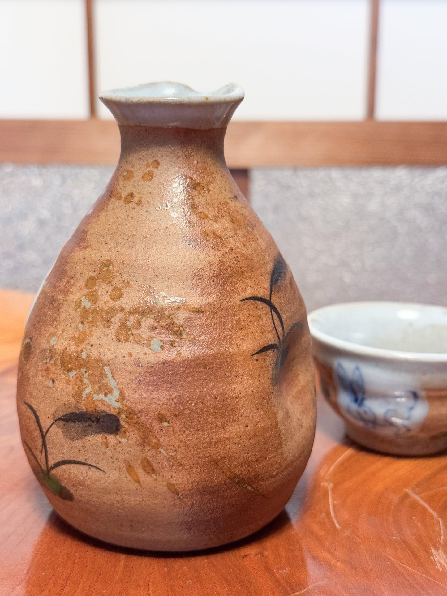 Céramique japonaise, Flacon à sake et tasse lapin